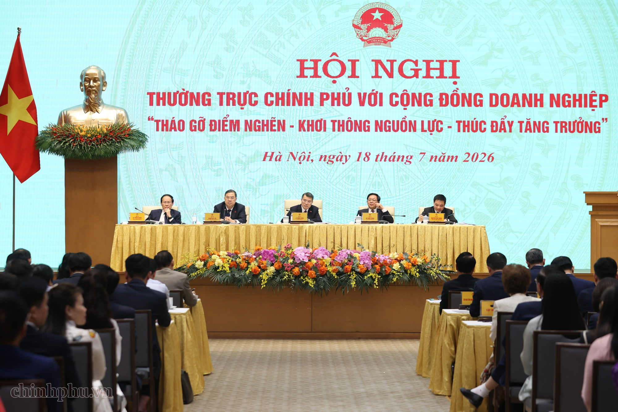 Thủ tướng: Kiến nghị của doanh nghiệp phải được xử lý đến cùng và tất cả câu trả lời phải được công khai- Ảnh 2.