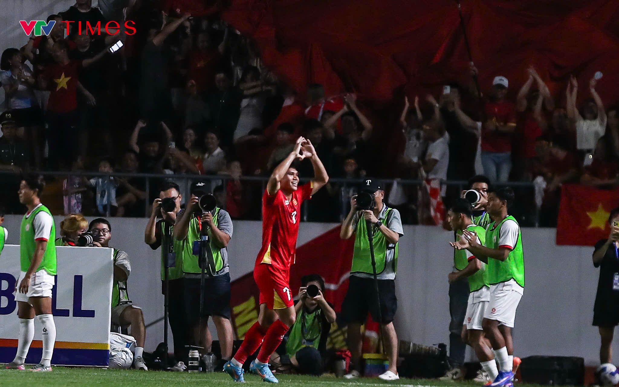 Việt Nam 4-0 Myanmar: Xuân Son mở màn, Đình Bắc chốt hạ trong màn tổng duyệt hoàn hảo- Ảnh 4. Việt Nam 4-0 Myanmar: Xuân Son mở màn, Đình Bắc chốt hạ trong màn tổng duyệt hoàn hảo- Ảnh 4.