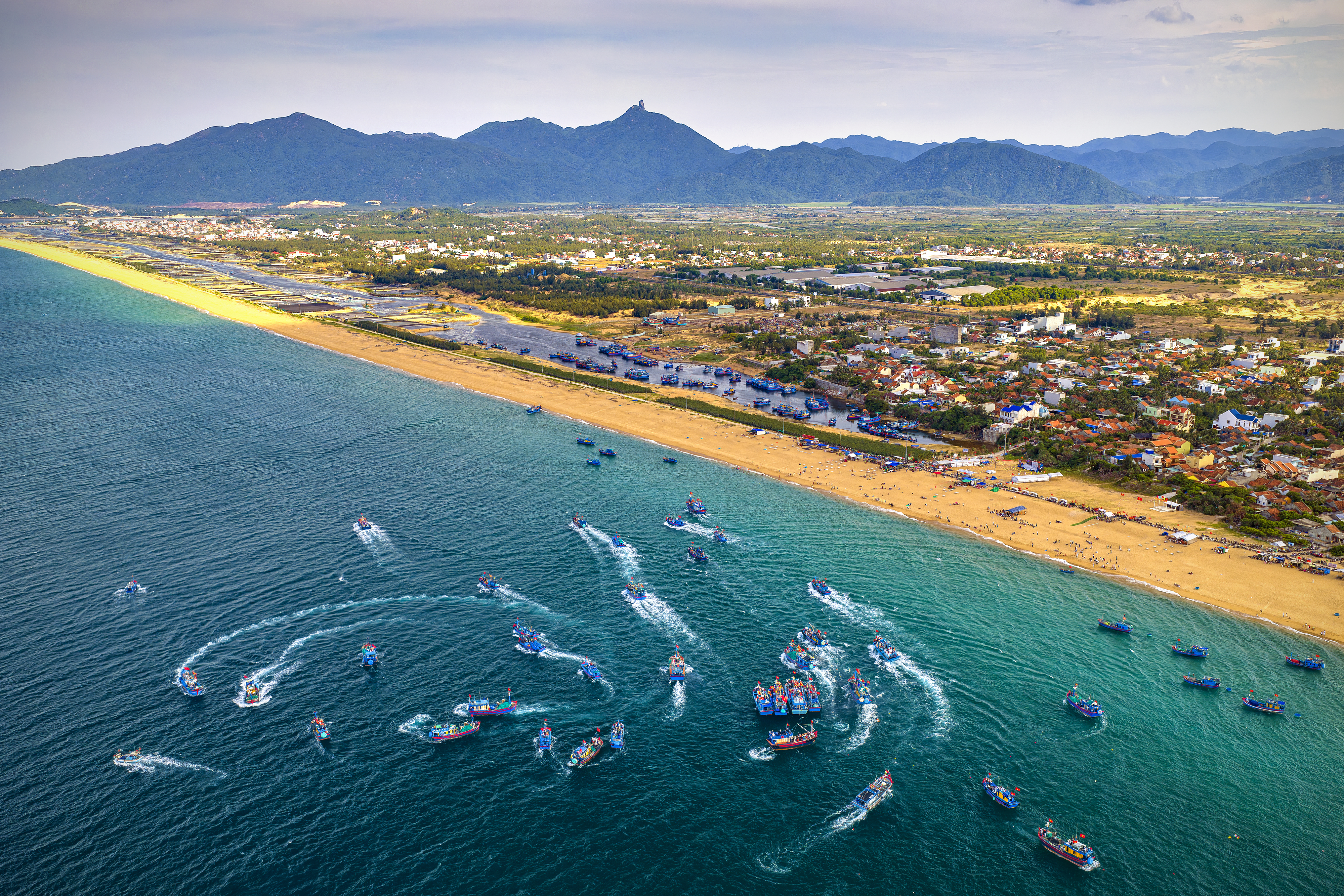 Kết nối du lịch miền di sản cao nguyên và biển cả - Ảnh 1.