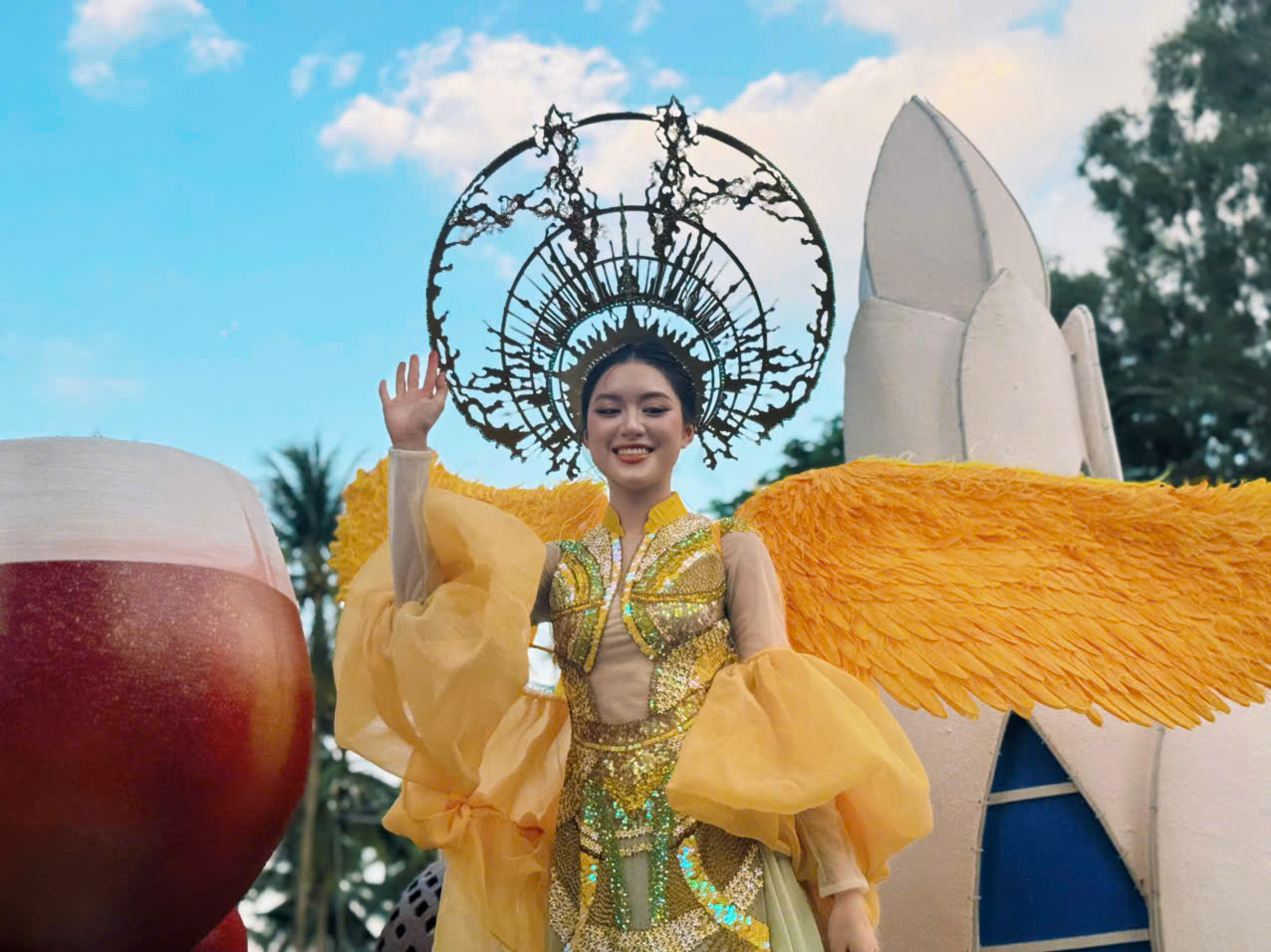 Carnival rực rỡ sắc màu, khuấy động mùa Festival Biển Khánh Hòa 2026 - Ảnh 10.