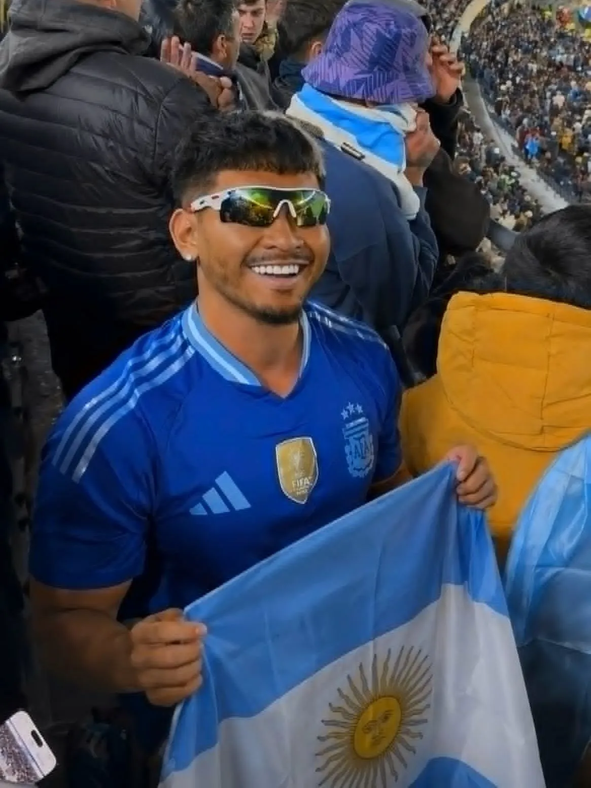 Kỷ lục gia Guiness kể chuyện t&aacute;c nghiệp tại World Cup 2026&trade;: Gặp C.Ronaldo, Messi đến m&oacute;n qu&agrave; từ "Người ngo&agrave;i h&agrave;nh tinh" - Ảnh 5.