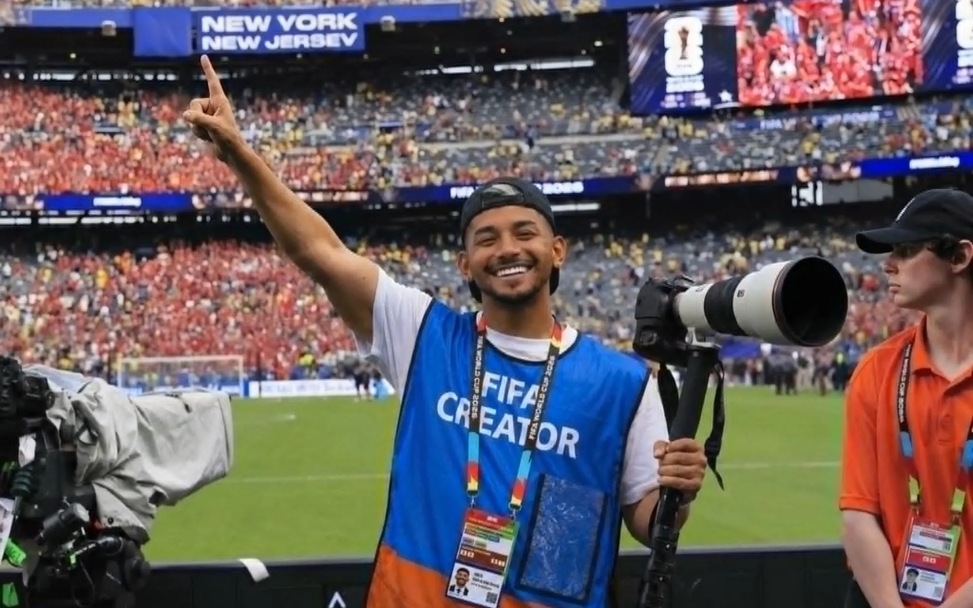 Kỷ lục gia Guiness kể chuyện t&aacute;c nghiệp tại World Cup 2026&trade;: Gặp C.Ronaldo, Messi đến m&oacute;n qu&agrave; từ "Người ngo&agrave;i h&agrave;nh tinh" - Ảnh 1.