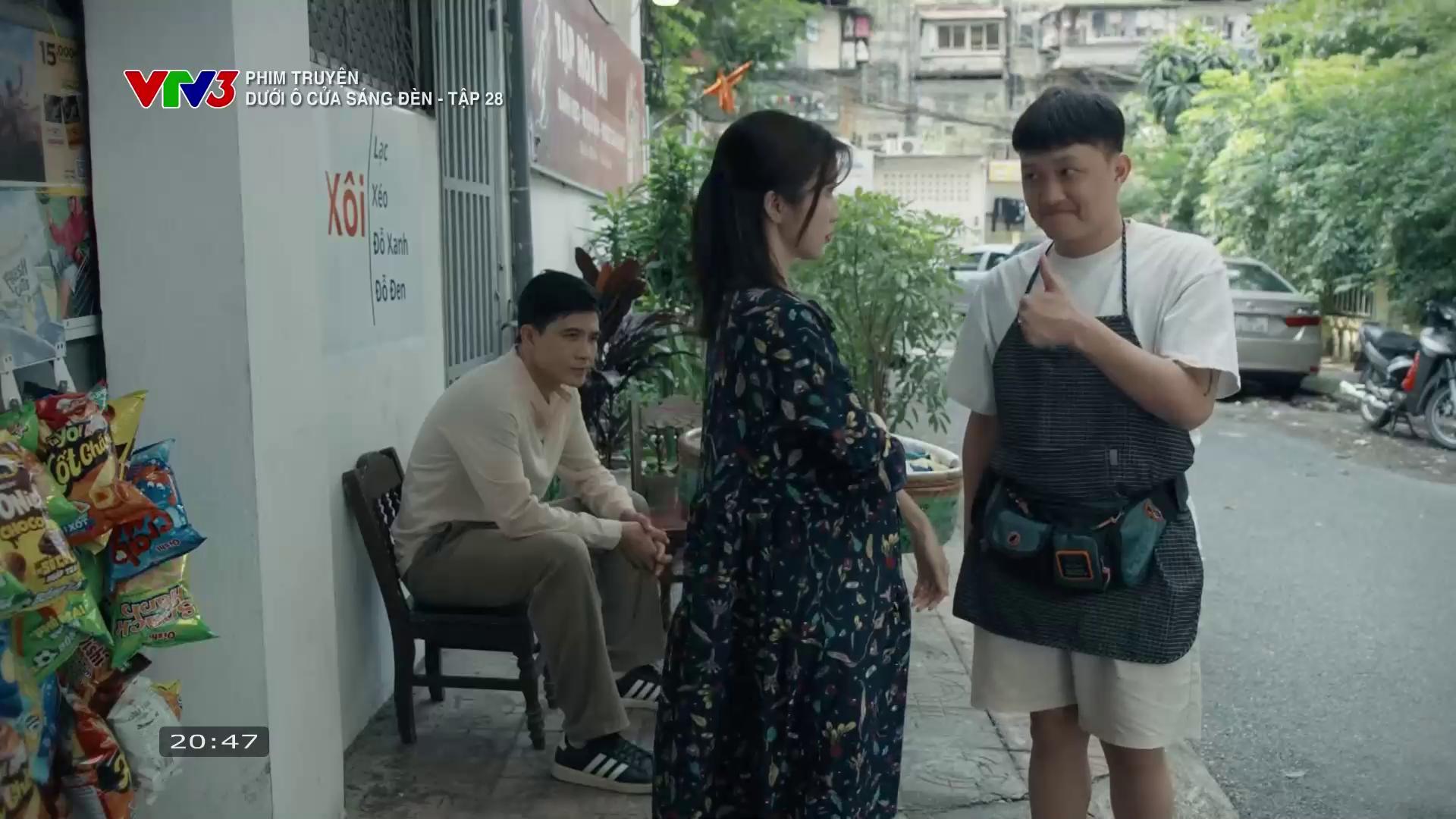 Dưới ô cửa sáng đèn - Tập 28: Sinh bị bà chủ gạ ở lại qua đêm- Ảnh 13.