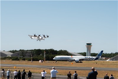 Sôi động Triển lãm Hàng không quốc tế Farnborough 2026- Ảnh 1.
