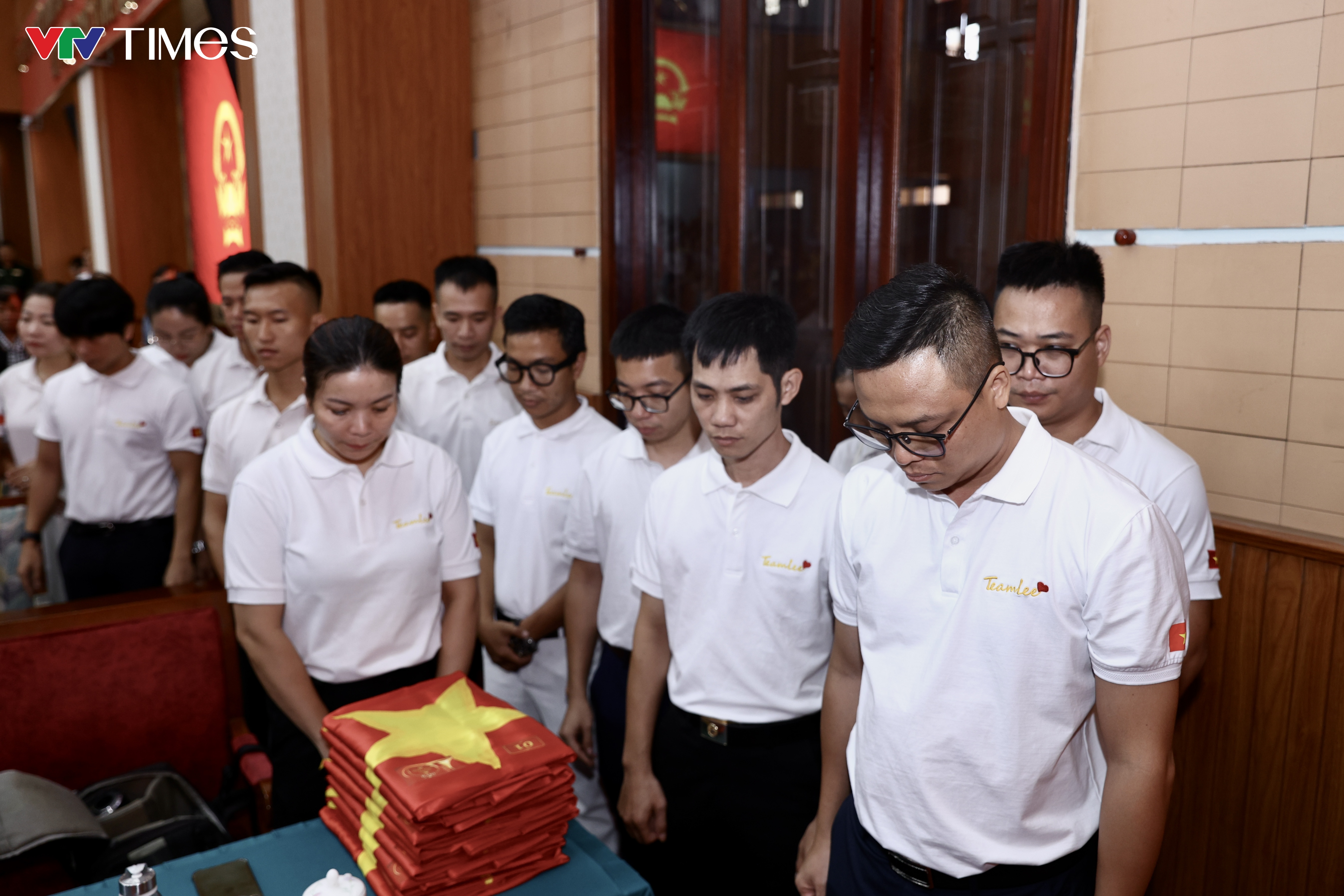 Nghẹn ngào giây phút những người vợ nhận di ảnh liệt sĩ được phục dựng - Ảnh 11.