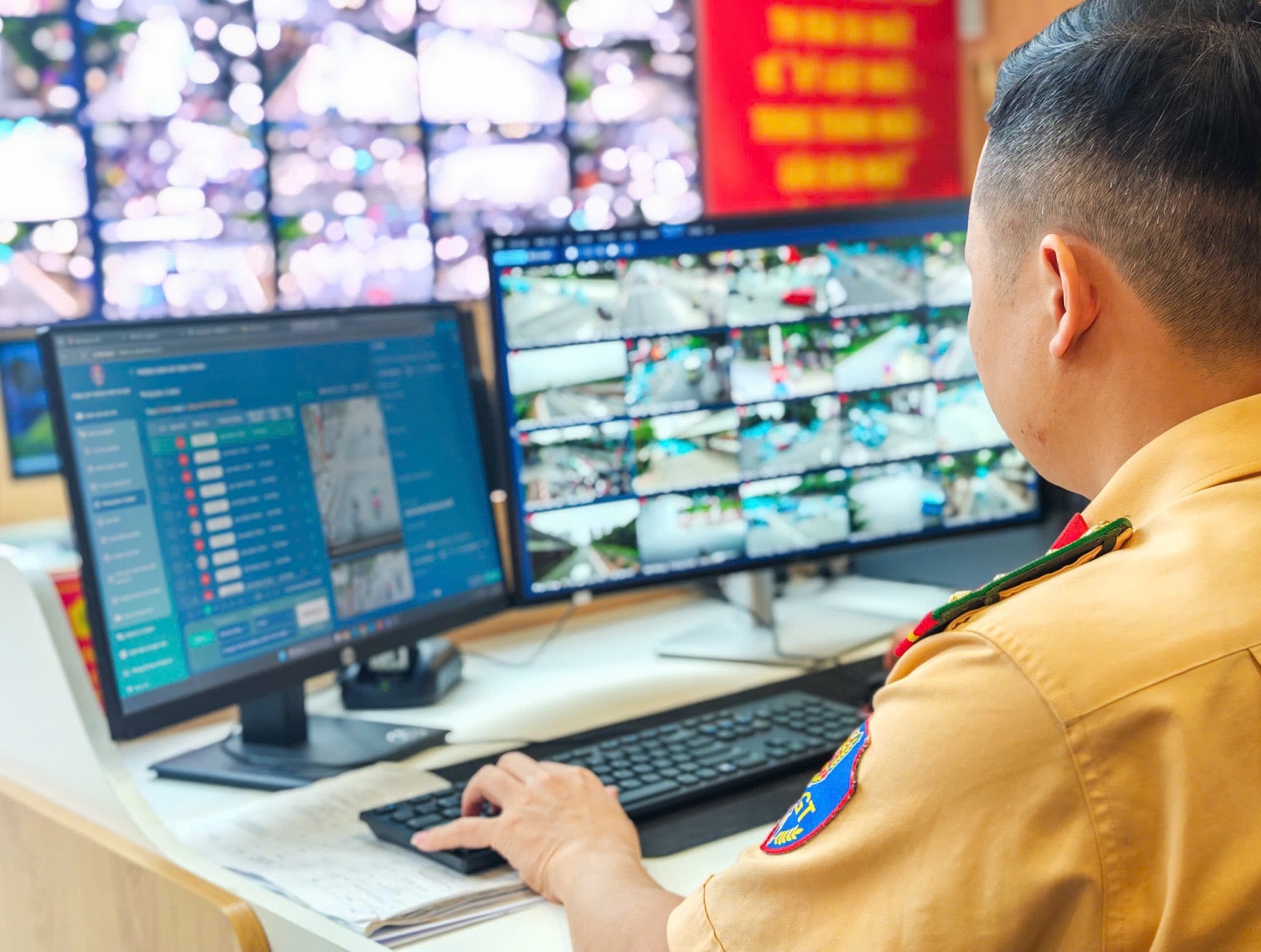 Hà Nội: Thêm tiện ích cho người tham gia giao thông từ hệ thống màn hình LED thông minh - Ảnh 3.