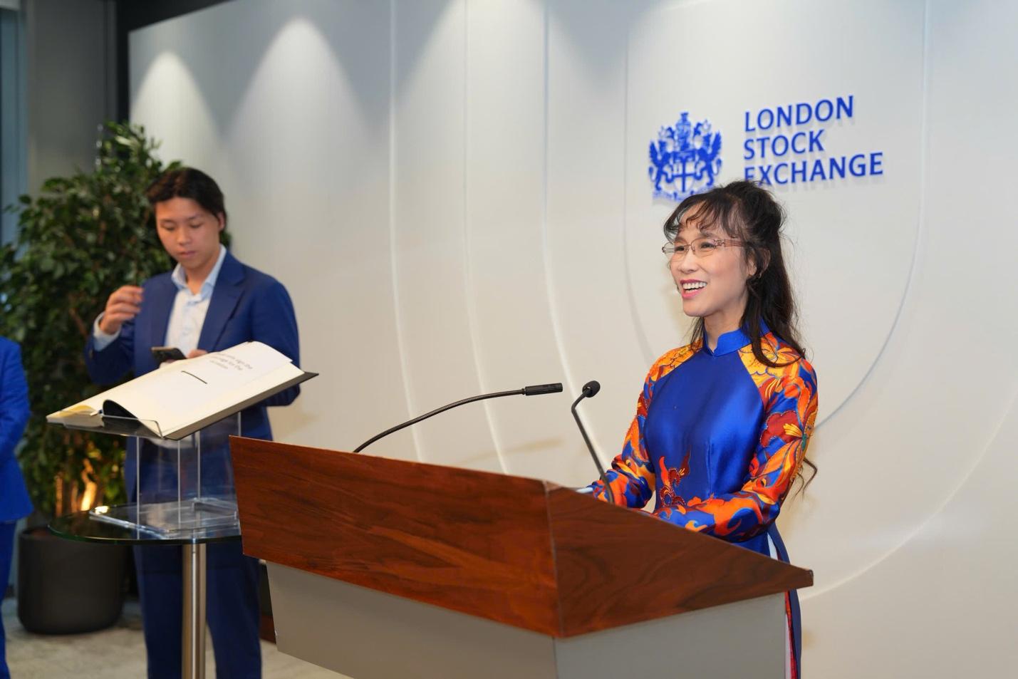 Tiến sĩ Nguyễn Thị Phương Thảo bấm nút mở phiên Sàn Chứng khoán London - Ảnh 6.
