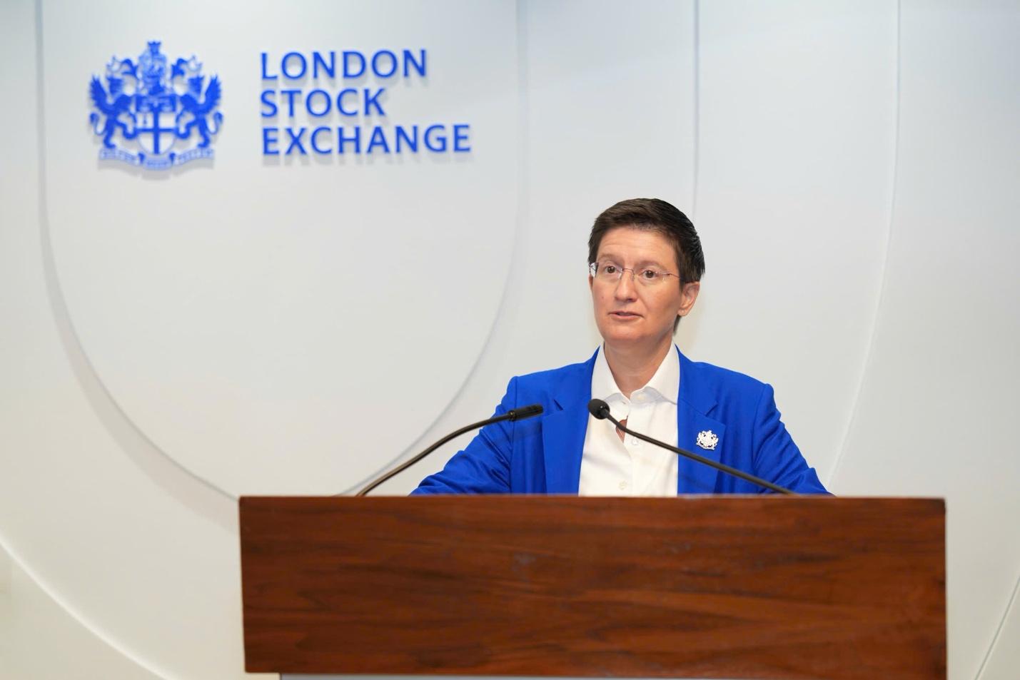 Tiến sĩ Nguyễn Thị Phương Thảo bấm nút mở phiên Sàn Chứng khoán London - Ảnh 4.