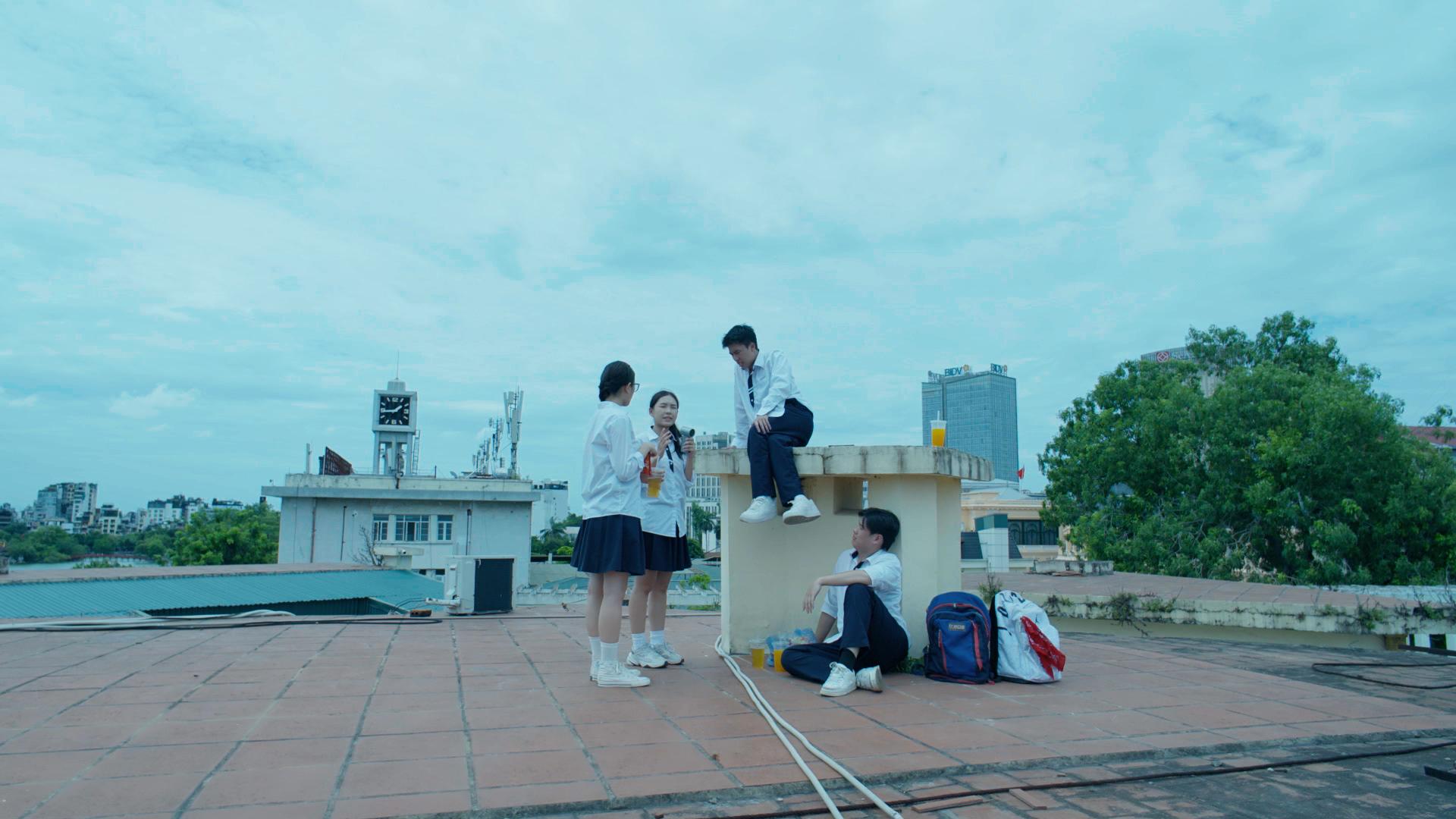 Phim mới 'M&ugrave;a h&egrave; năm ấy' nối s&oacute;ng 'Dưới &ocirc; cửa s&aacute;ng đ&egrave;n' tr&ecirc;n VTV3 - Ảnh 5.
