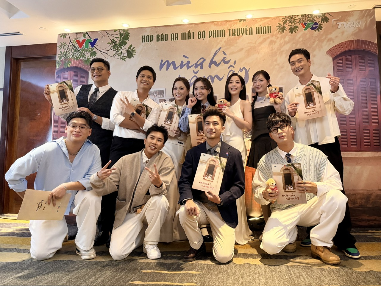 Phim mới 'M&ugrave;a h&egrave; năm ấy' nối s&oacute;ng 'Dưới &ocirc; cửa s&aacute;ng đ&egrave;n' tr&ecirc;n VTV3 - Ảnh 3.
