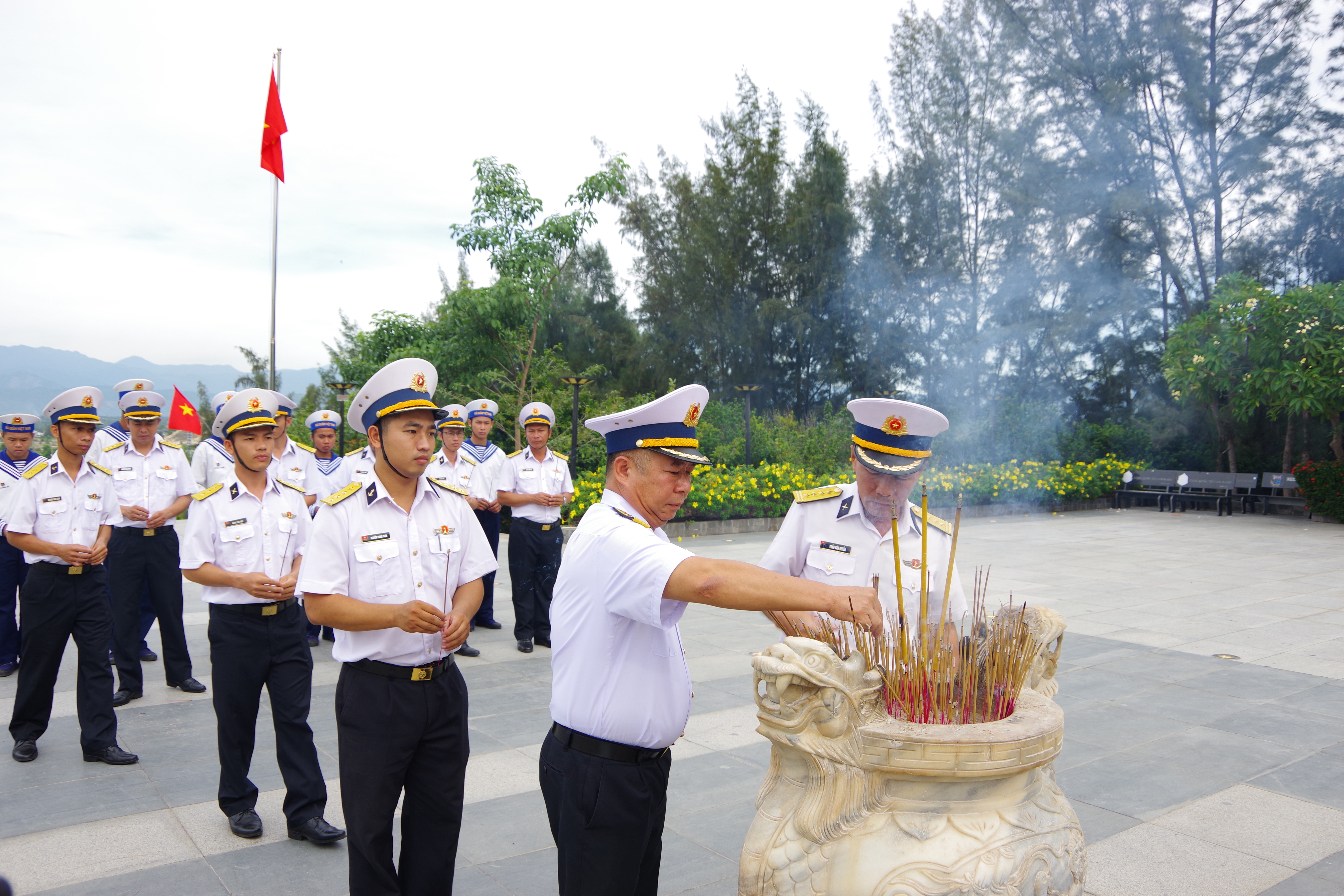 Ấm &aacute;p nghĩa t&igrave;nh tri &acirc;n Ng&agrave;y Thương binh - Liệt sĩ ở đặc khu Trường Sa - Ảnh 1.