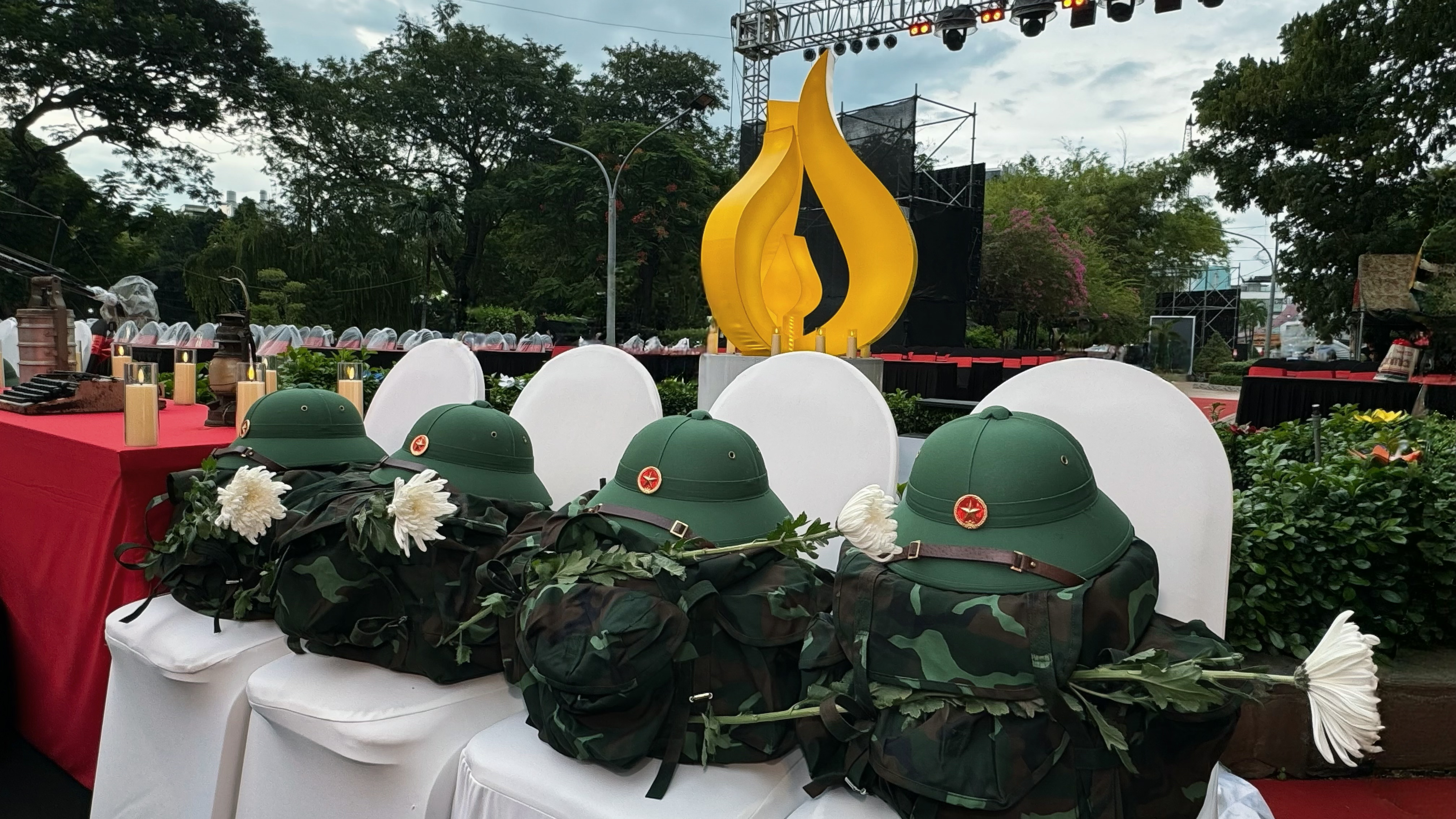 Cầu Truyền Hình &Quot;Sao Sáng Dẫn Đường&Quot;: Hàng Ghế Trống Và Lời Mời Thiêng Liêng Sau Hơn Nửa Thế Kỷ 16 Cầu Truyền Hình