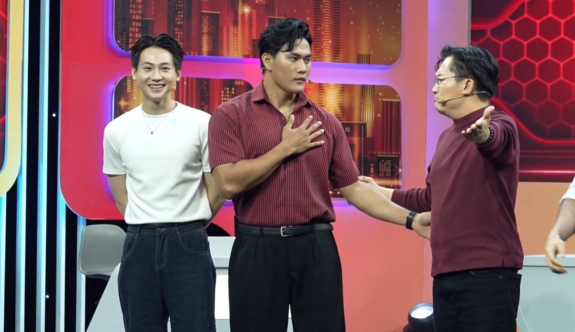 Mc Đại Nghĩa Bất Ngờ Khi Dàn Khách Mời Liên Tục Tung Chiêu &Quot;Đọc Vị&Quot; Đối Thủ 12 Mc Đại Nghĩa Bất Ngờ Khi Dàn Khách Mời Liên Tục Tung Chiêu