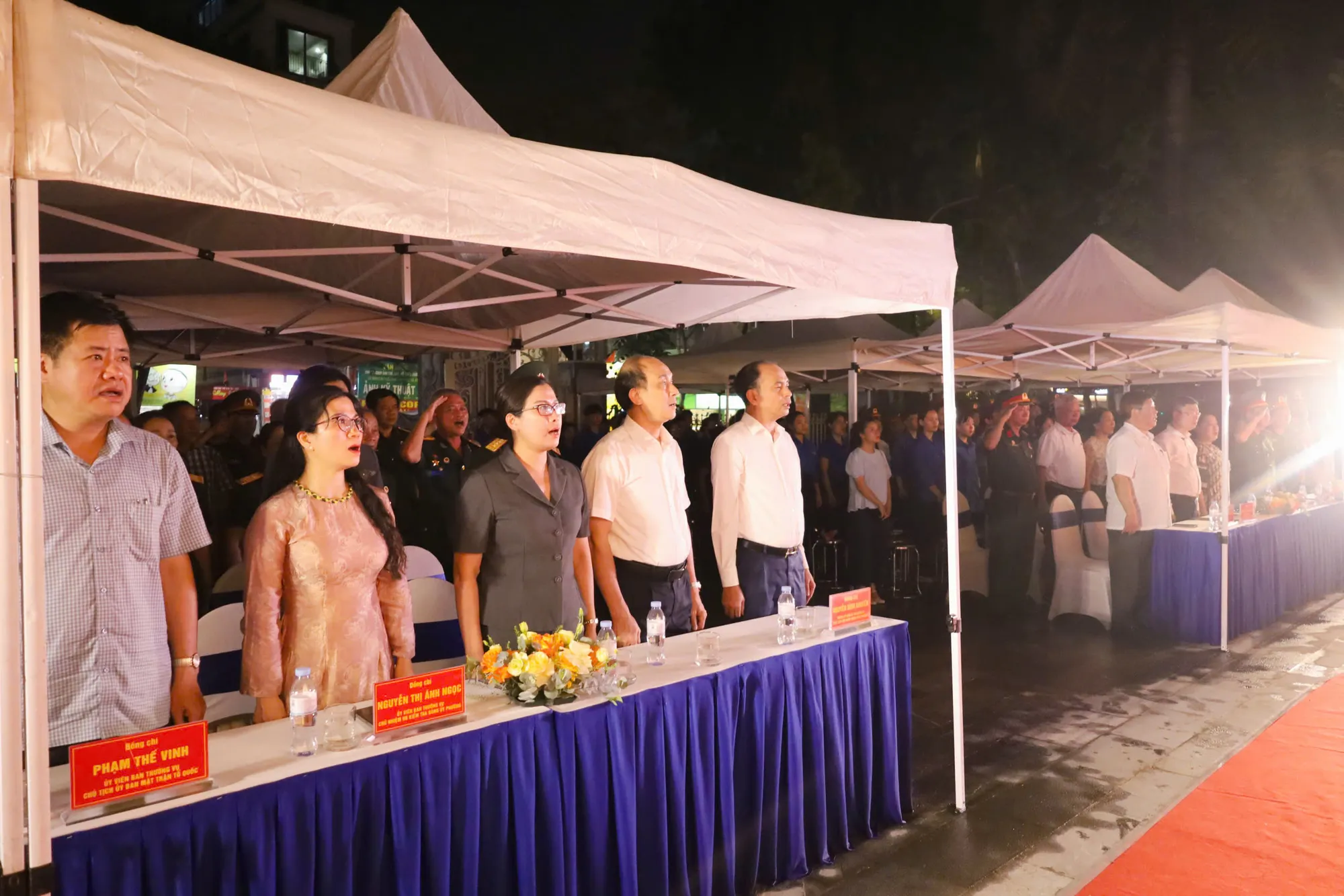 Thanh ni&ecirc;n H&agrave; Nội tri &acirc;n kỷ niệm 79 năm ng&agrave;y Thương binh - liệt sĩ - Ảnh 10.