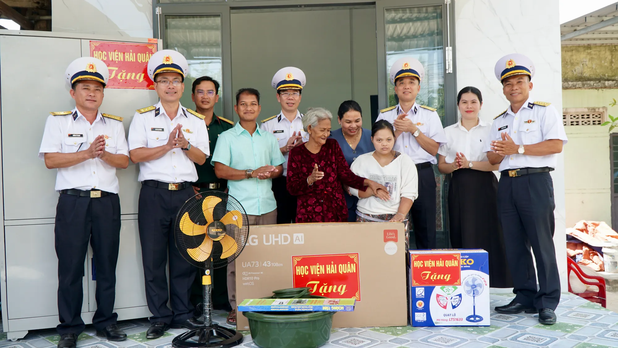 Lan tỏa h&igrave;nh ảnh "Người chiến sĩ Hải qu&acirc;n" qua chuỗi hoạt động tri &acirc;n của Học viện Hải qu&acirc;n dịp 27/7 - Ảnh 7.