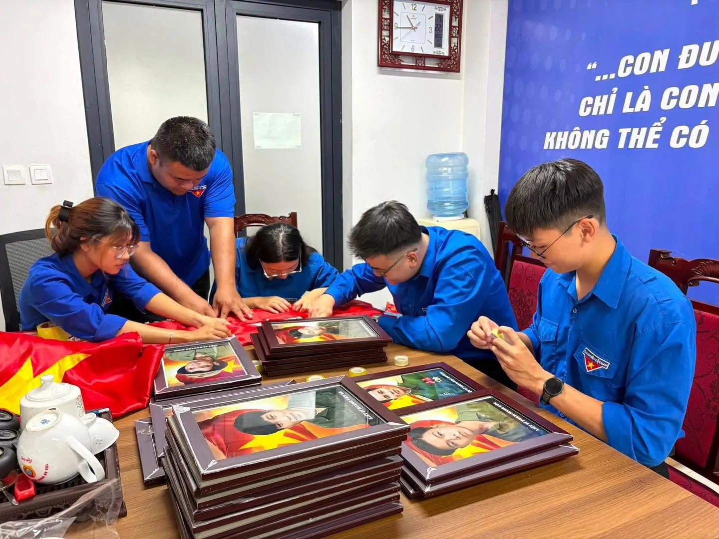 Thanh ni&ecirc;n H&agrave; Nội tri &acirc;n kỷ niệm 79 năm ng&agrave;y Thương binh - liệt sĩ - Ảnh 15.