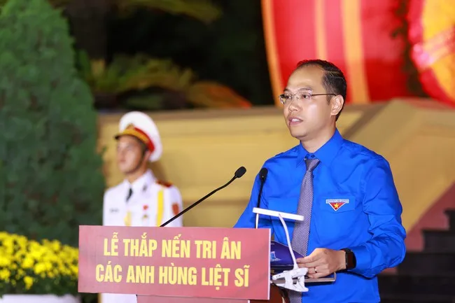 Thanh ni&ecirc;n H&agrave; Nội tri &acirc;n kỷ niệm 79 năm ng&agrave;y Thương binh - liệt sĩ - Ảnh 1.
