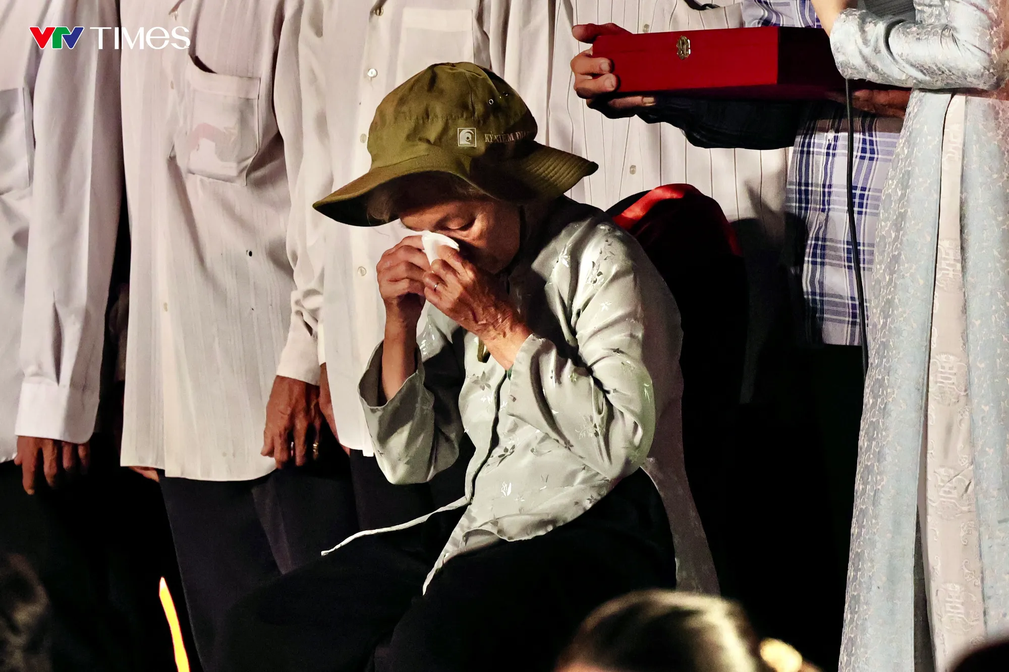 "Đó thực sự là phép nhiệm màu": Gia đình liệt sĩ Huỳnh Văn Quên vỡ òa sau gần 60 năm chờ đợi- Ảnh 6.