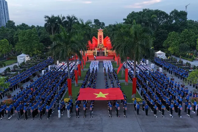 Thanh ni&ecirc;n H&agrave; Nội tri &acirc;n kỷ niệm 79 năm ng&agrave;y Thương binh - liệt sĩ - Ảnh 7.