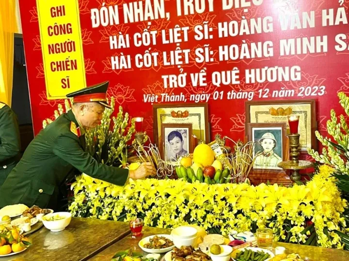 Tổ quốc kh&ocirc;ng bao giờ qu&ecirc;n những người đ&atilde; ng&atilde; xuống - Ảnh 2.