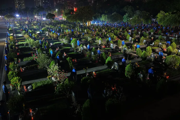Thanh ni&ecirc;n H&agrave; Nội tri &acirc;n kỷ niệm 79 năm ng&agrave;y Thương binh - liệt sĩ - Ảnh 8.