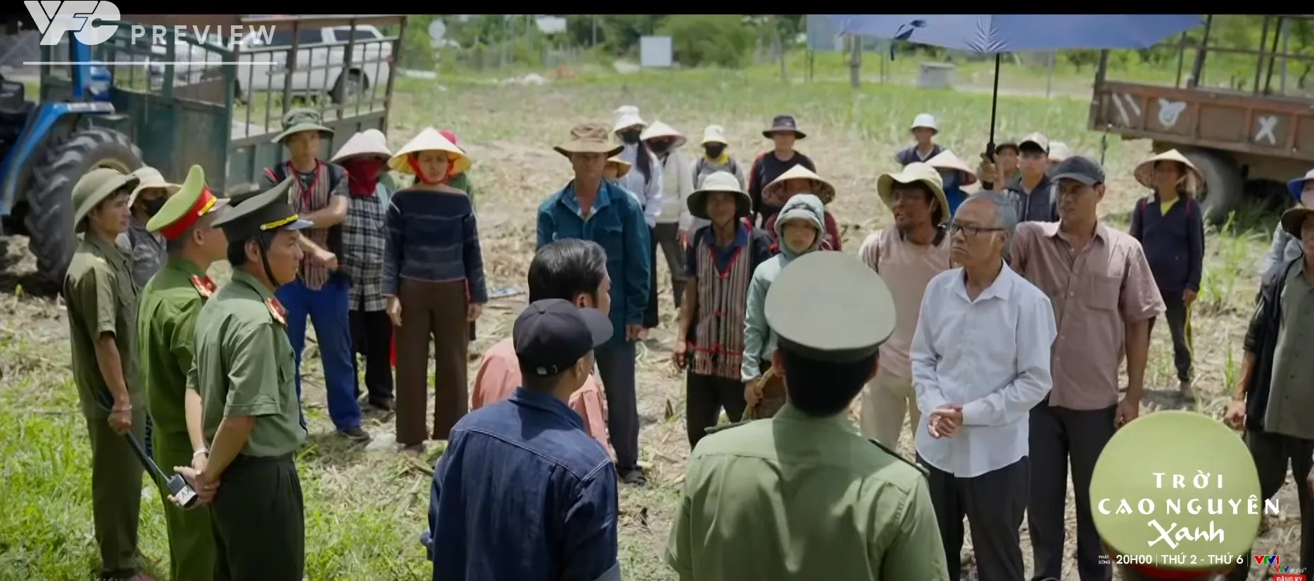 Trời cao nguyên xanh - Tập 15: Người dân Tơ Rơi bị kích động, A Dũi bị ép xả súng vào đồng bào- Ảnh 3.