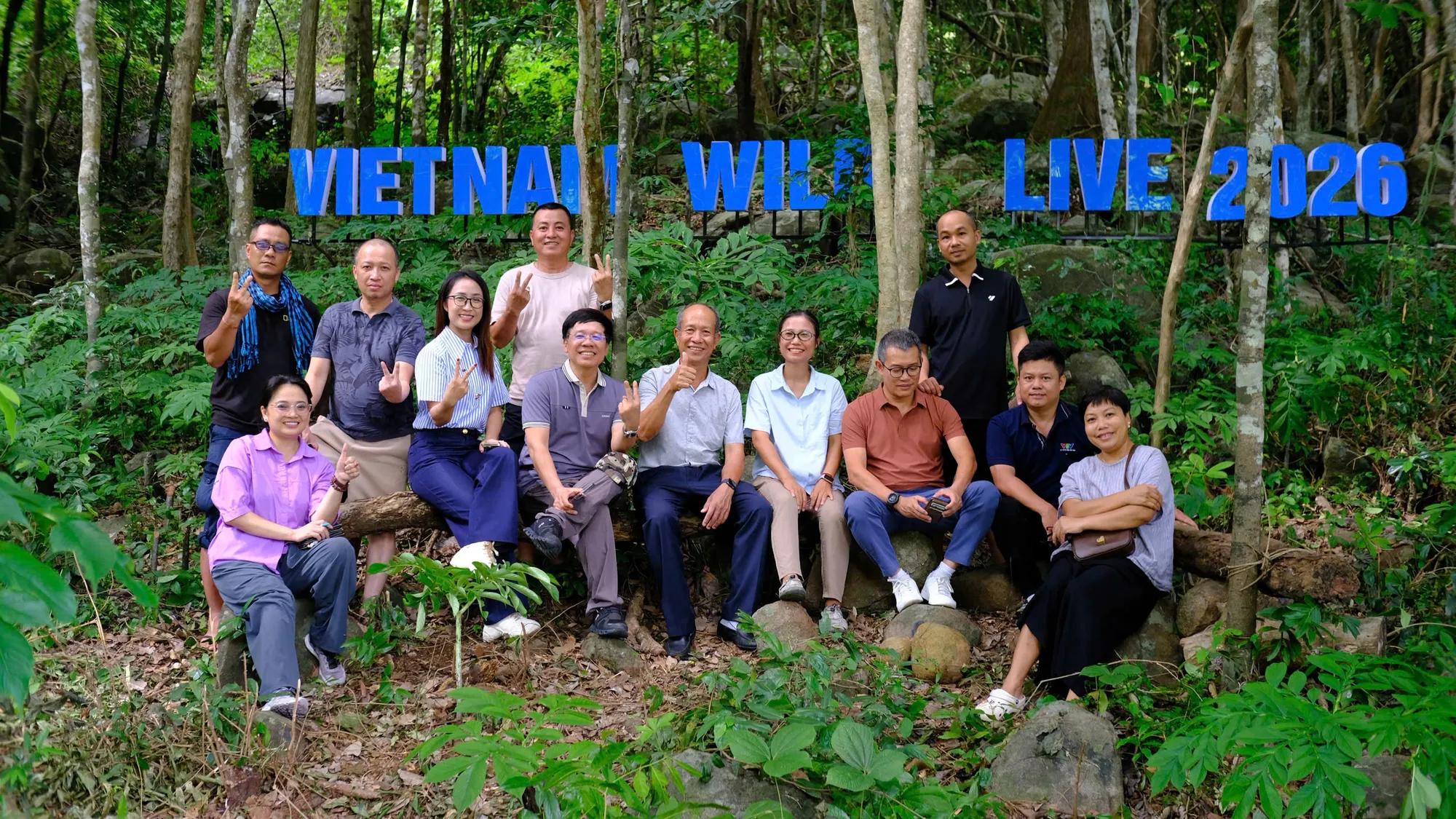 Phía sau ống kính trong Wild Live: Kịch bản thay đổi từng phút, ê-kíp đụng đâu xử lý đó  - Ảnh 4.