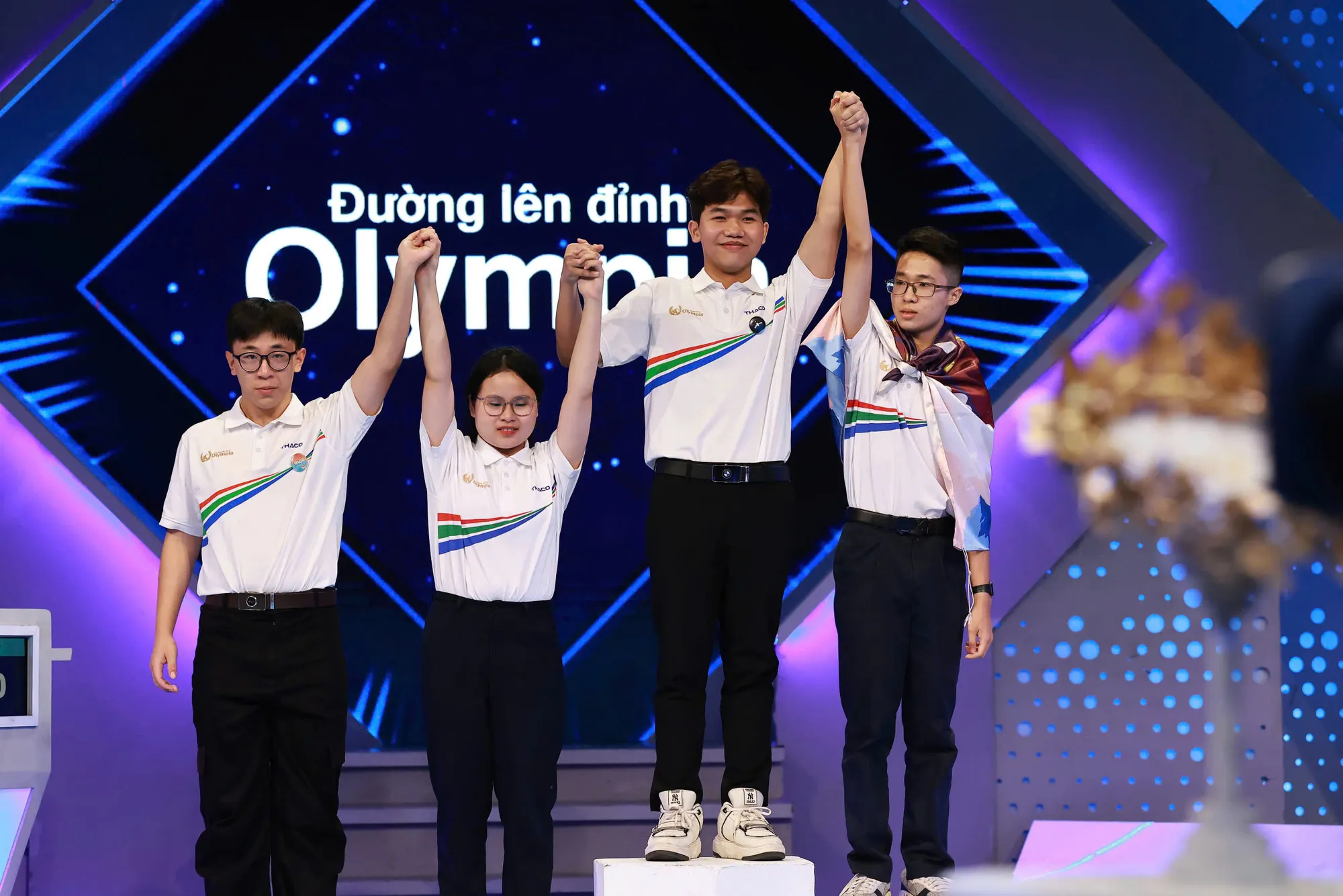 Nam sinh Hưng Yên vỡ òa sau khoảnh khắc đưa cầu truyền hình Olympia về trường- Ảnh 2.