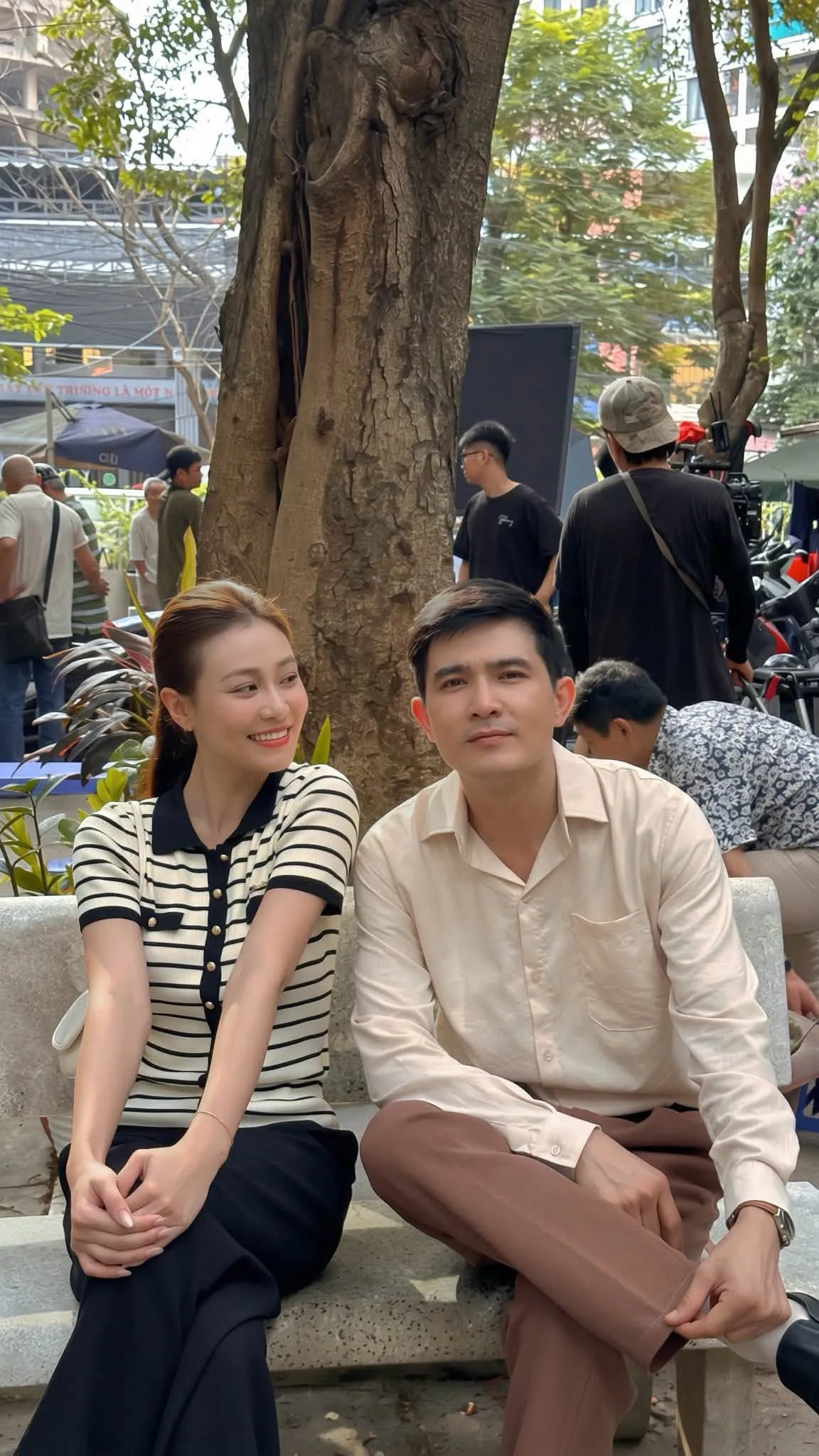 Dưới ô cửa sáng đèn: Diệu xinh đẹp bên 3 mỹ nam ở hậu trường phim - Ảnh 7.