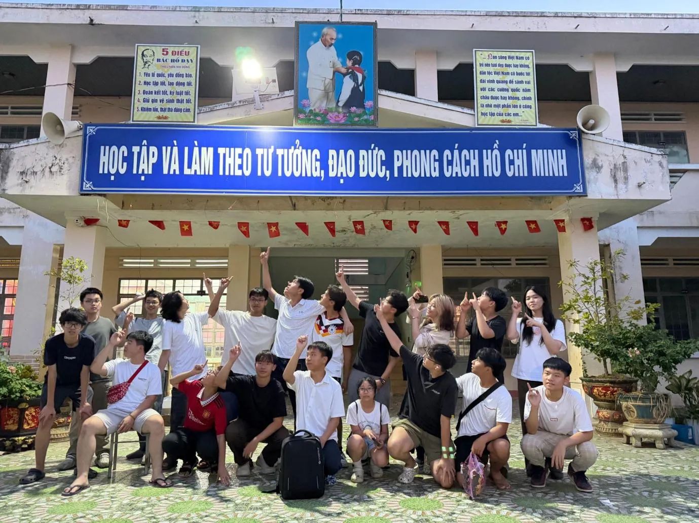 Nắng L&ecirc;n Bản - Những m&ugrave;a h&egrave; nở tr&ecirc;n miền đất đỏ - Ảnh 5.