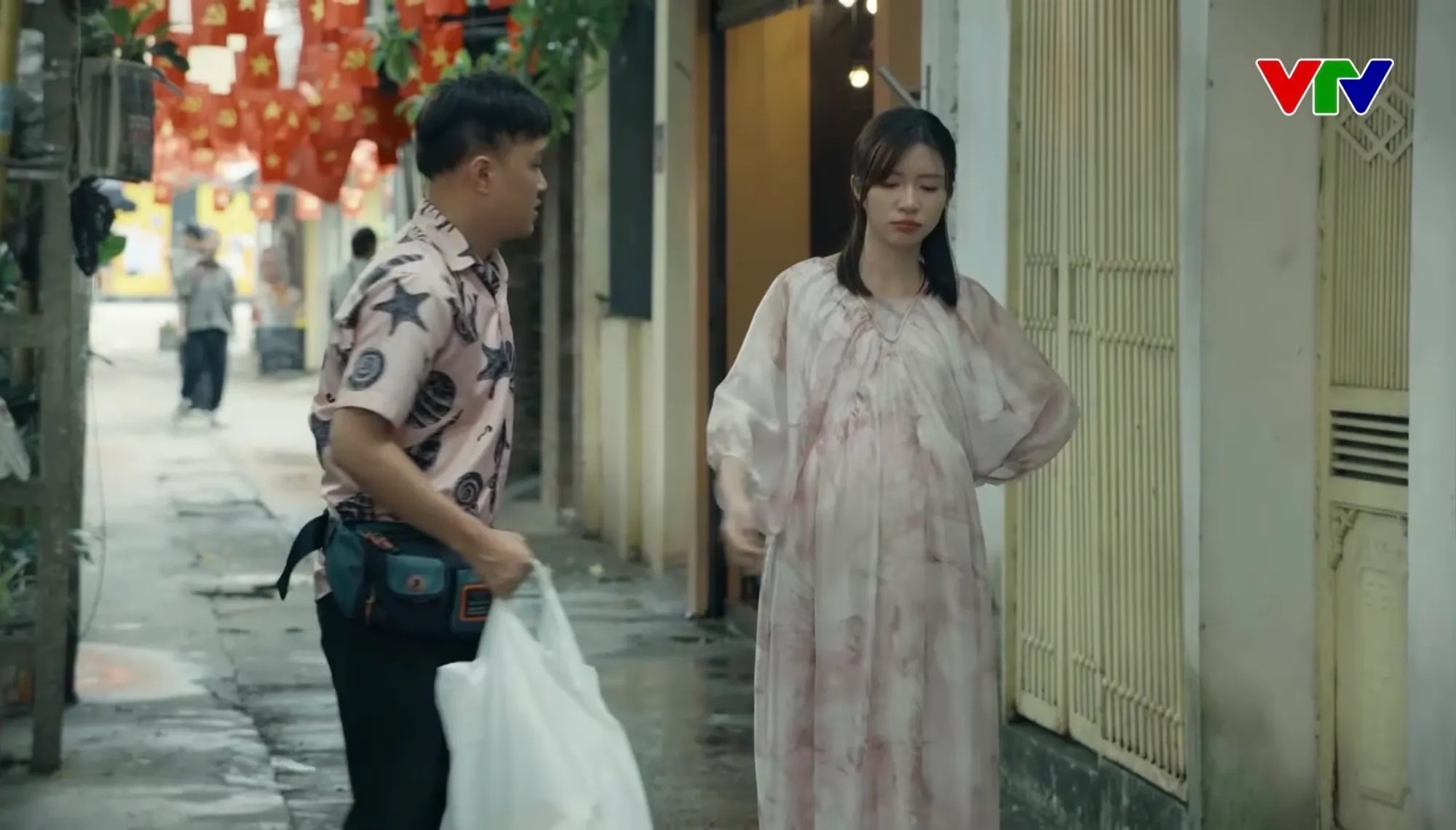 Dưới ô cửa sáng đèn - Tập cuối: Sinh cứu mạng Diệu trong lúc nguy cấp- Ảnh 20.