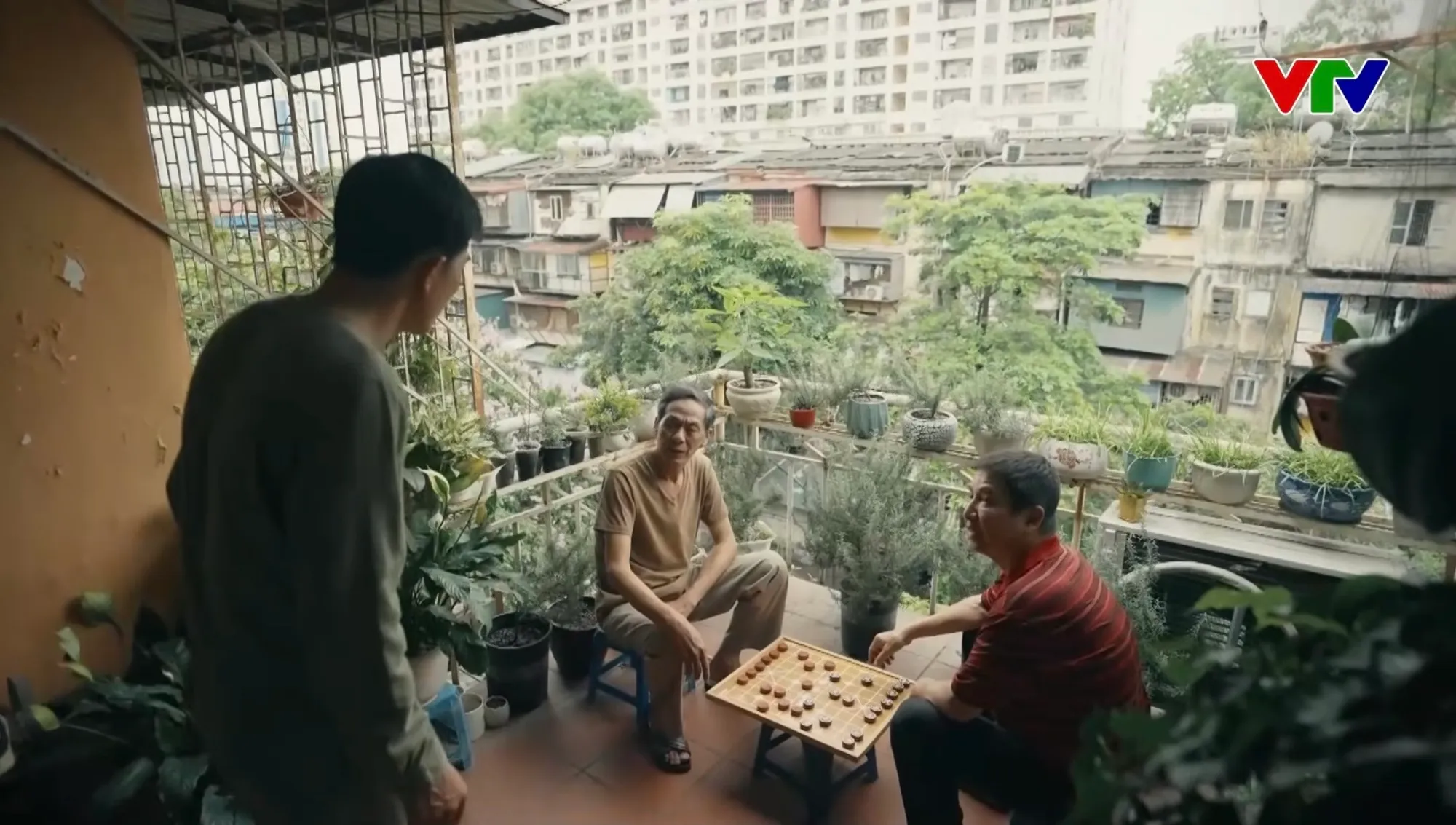 Dưới ô cửa sáng đèn - Tập cuối: Sinh cứu mạng Diệu trong lúc nguy cấp- Ảnh 18.