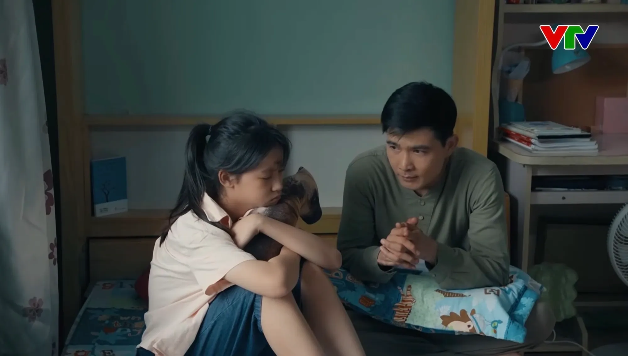 Dưới ô cửa sáng đèn - Tập cuối: Sinh cứu mạng Diệu trong lúc nguy cấp- Ảnh 16.