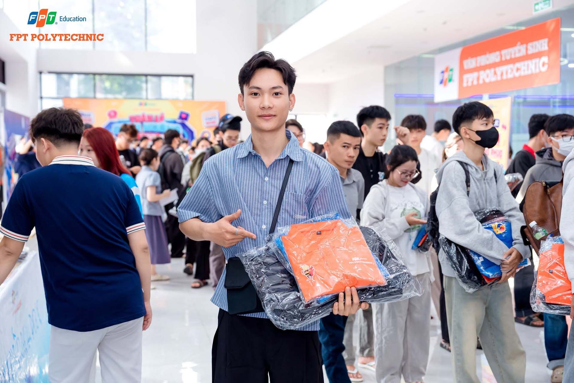 H&agrave;ng ngh&igrave;n bạn trẻ 2K8 đ&atilde; ch&iacute;nh thức bắt đầu h&agrave;nh tr&igrave;nh sinh vi&ecirc;n - Ảnh 1.