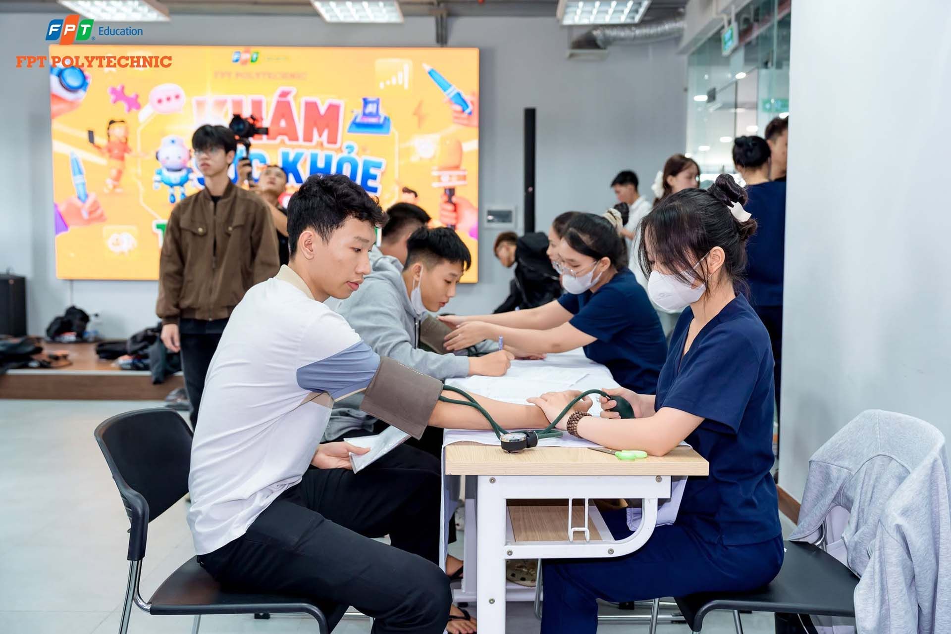 H&agrave;ng ngh&igrave;n bạn trẻ 2K8 đ&atilde; ch&iacute;nh thức bắt đầu h&agrave;nh tr&igrave;nh sinh vi&ecirc;n - Ảnh 4.