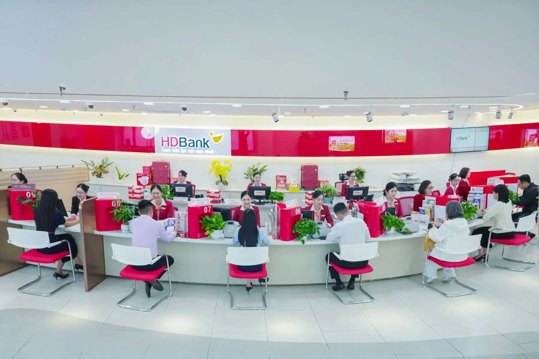 HDBank tăng trưởng 31% lợi nhuận, gia nhập câu lạc bộ ngân hàng triệu tỷ - Ảnh 1.