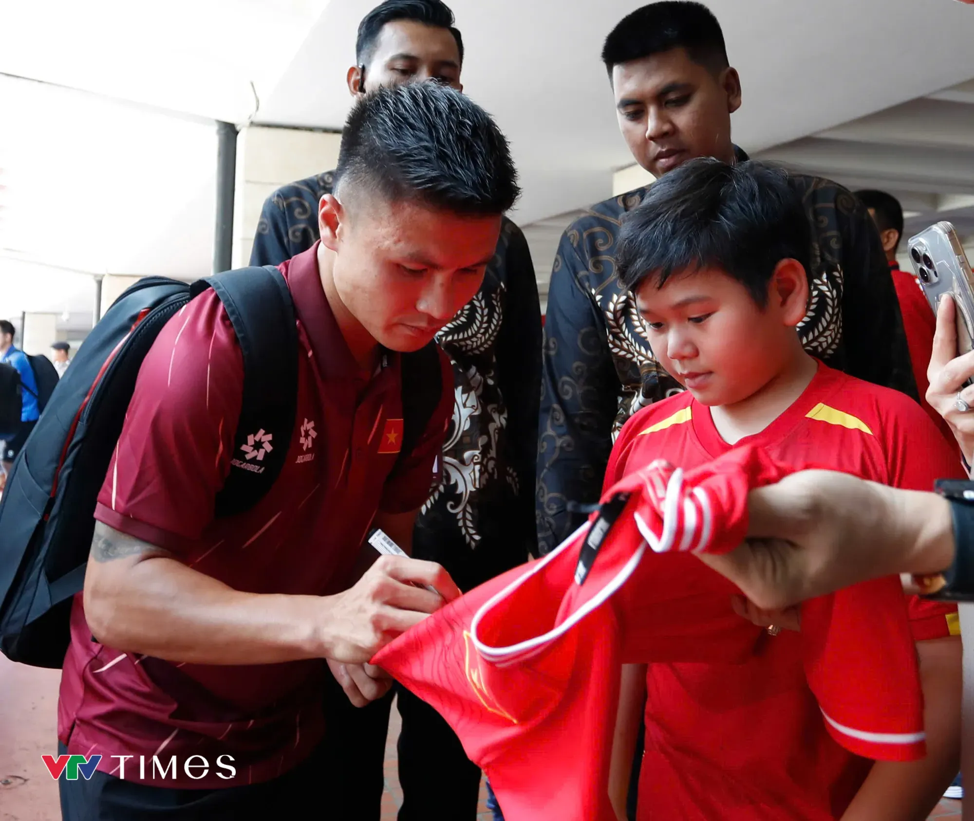 ĐT Việt Nam đến Indonesia trong sự chào đón nồng hậu, sẵn sàng cho trận "chung kết sớm" ASEAN Cup 2026- Ảnh 9. ĐT Việt Nam đến Indonesia trong sự chào đón nồng hậu, sẵn sàng cho trận "chung kết sớm" ASEAN Cup 2026- Ảnh 9.
