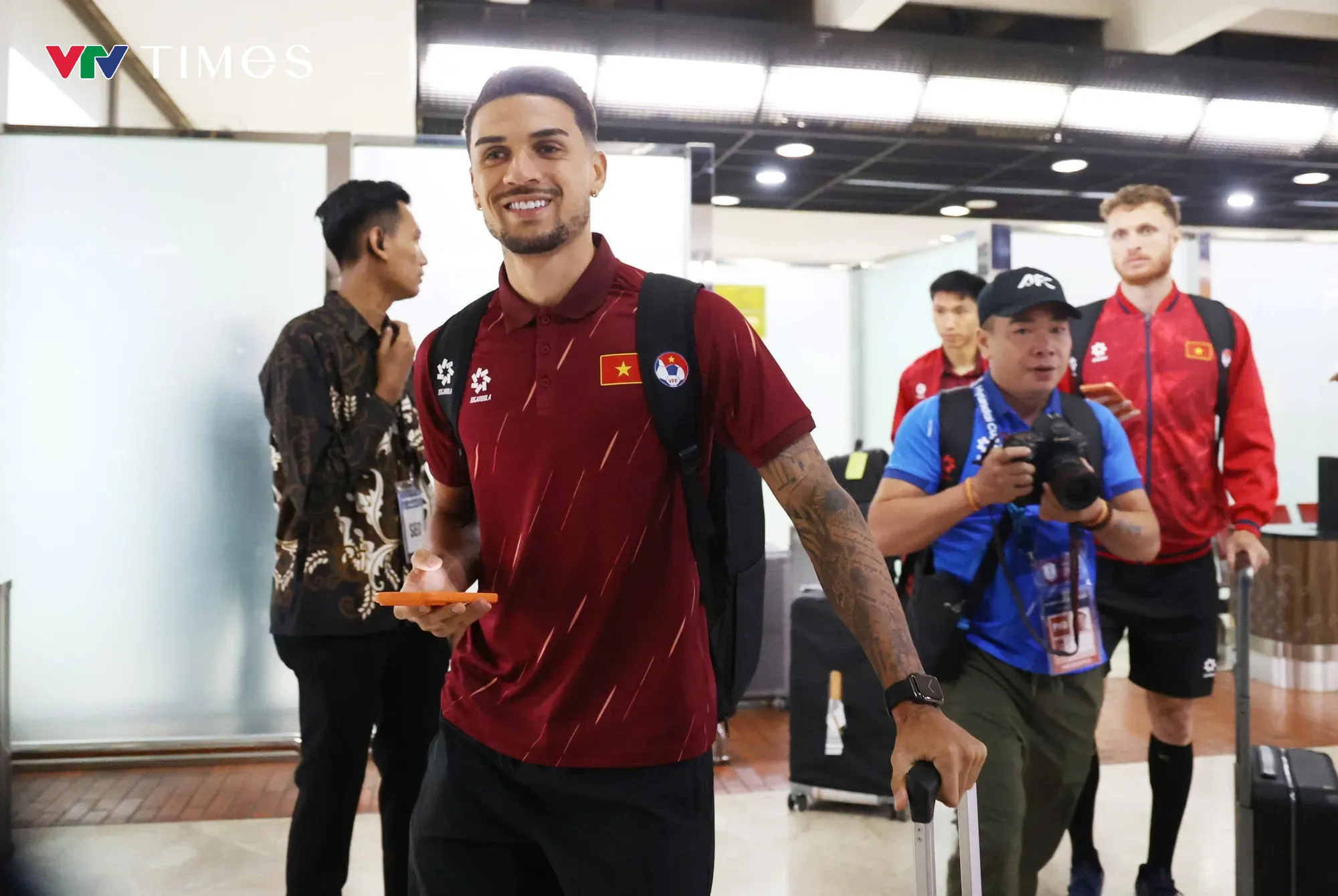 ĐT Việt Nam đến Indonesia trong sự chào đón nồng hậu, sẵn sàng cho trận "chung kết sớm" ASEAN Cup 2026- Ảnh 6. ĐT Việt Nam đến Indonesia trong sự chào đón nồng hậu, sẵn sàng cho trận "chung kết sớm" ASEAN Cup 2026- Ảnh 6.