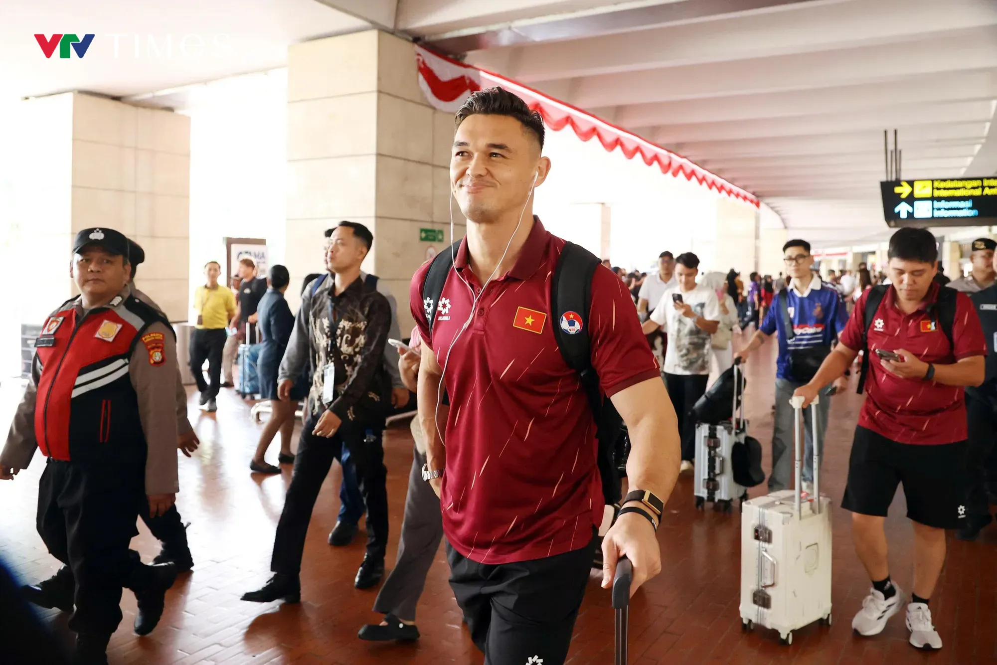 ĐT Việt Nam đến Indonesia trong sự chào đón nồng hậu, sẵn sàng cho trận "chung kết sớm" ASEAN Cup 2026- Ảnh 7. ĐT Việt Nam đến Indonesia trong sự chào đón nồng hậu, sẵn sàng cho trận "chung kết sớm" ASEAN Cup 2026- Ảnh 7.