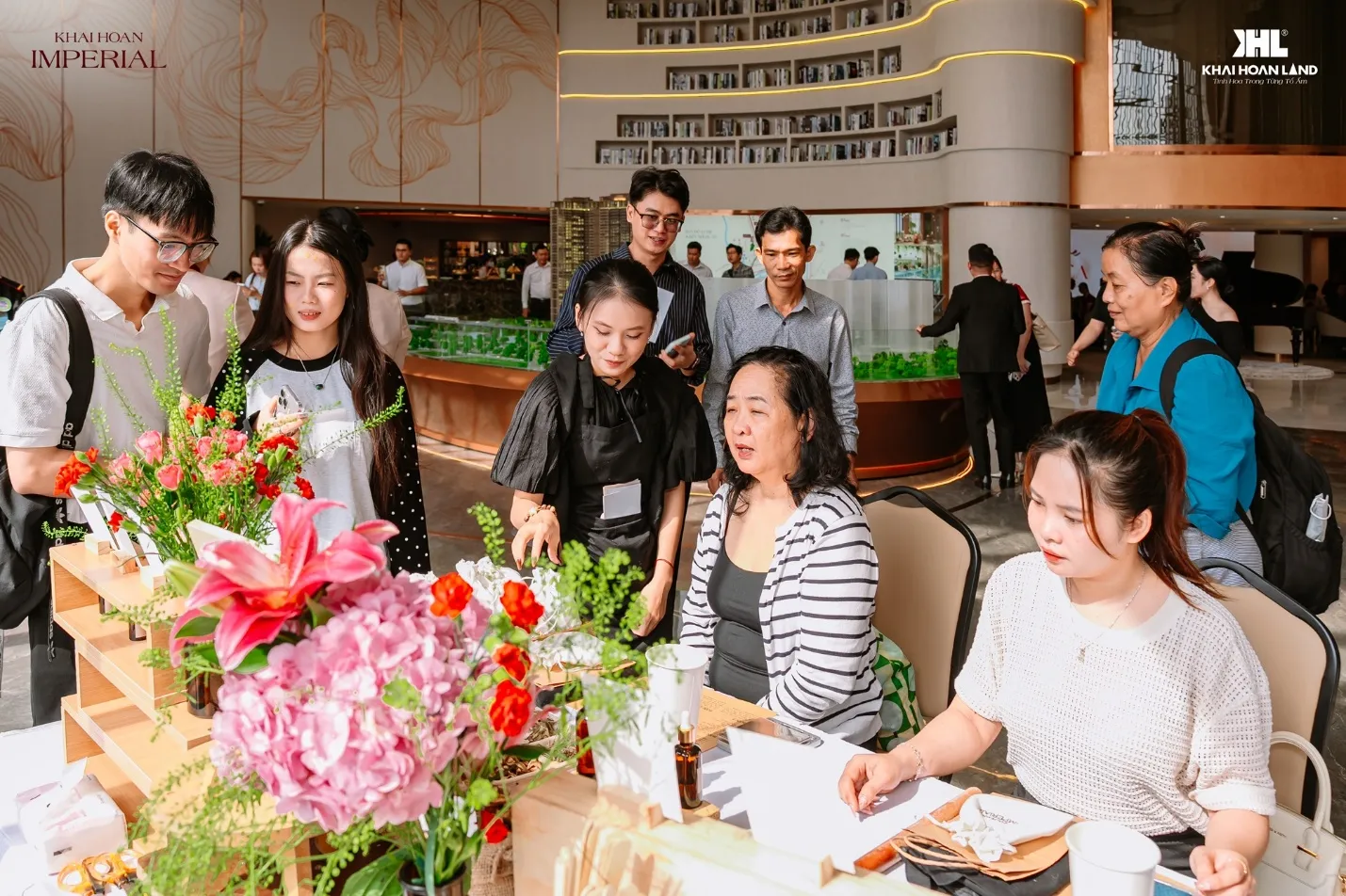 Đ&ocirc;ng đảo kh&aacute;ch h&agrave;ng tham dự workshop "Signature Botanica" kết hợp trải nghiệm Khải Ho&agrave;n Imperial- Ảnh 2.