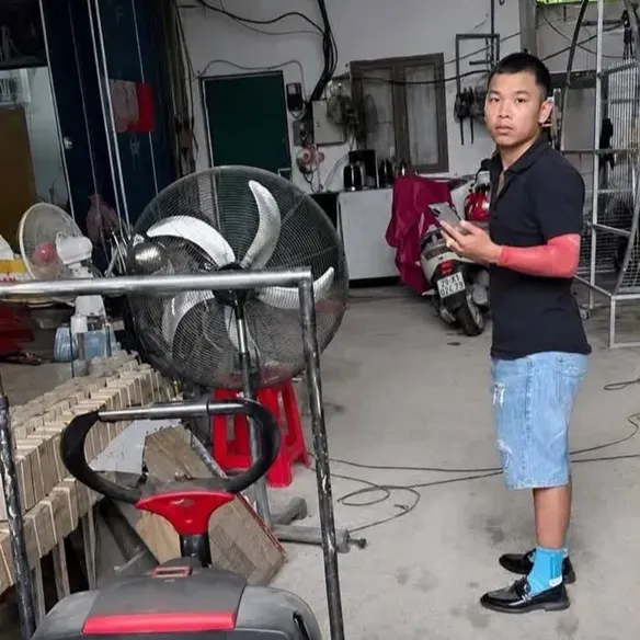 Bắt khẩn cấp "Khánh Sky" sau vụ đến xưởng Vua Quạt livestream chửi bới - Ảnh 1.