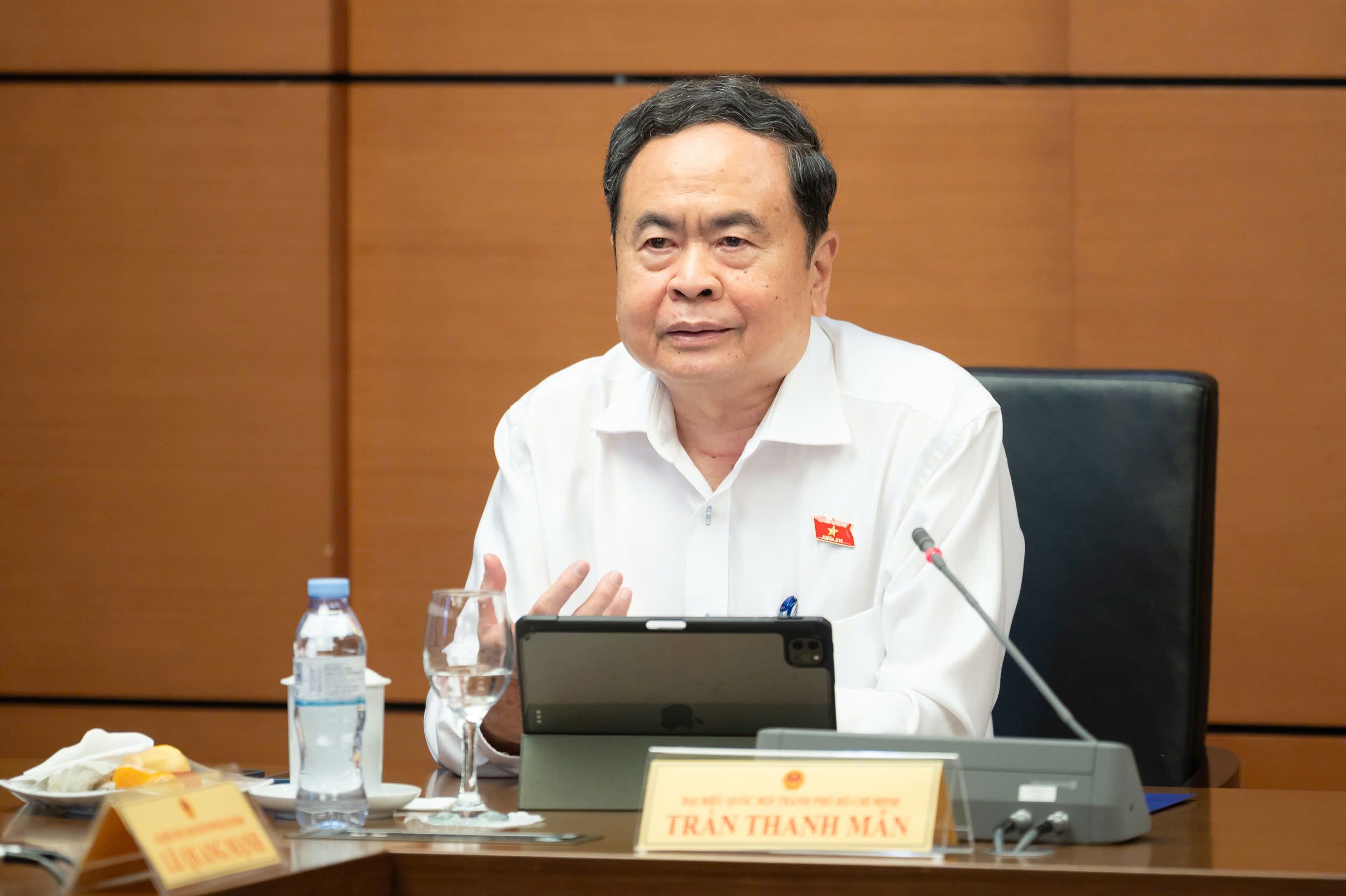 Chủ tịch Quốc hội: Chuyển từ phổ biến ph&aacute;p luật d&agrave;n trải sang c&oacute; trọng t&acirc;m, s&aacute;t với nhu cầu người d&acirc;n- Ảnh 1.
