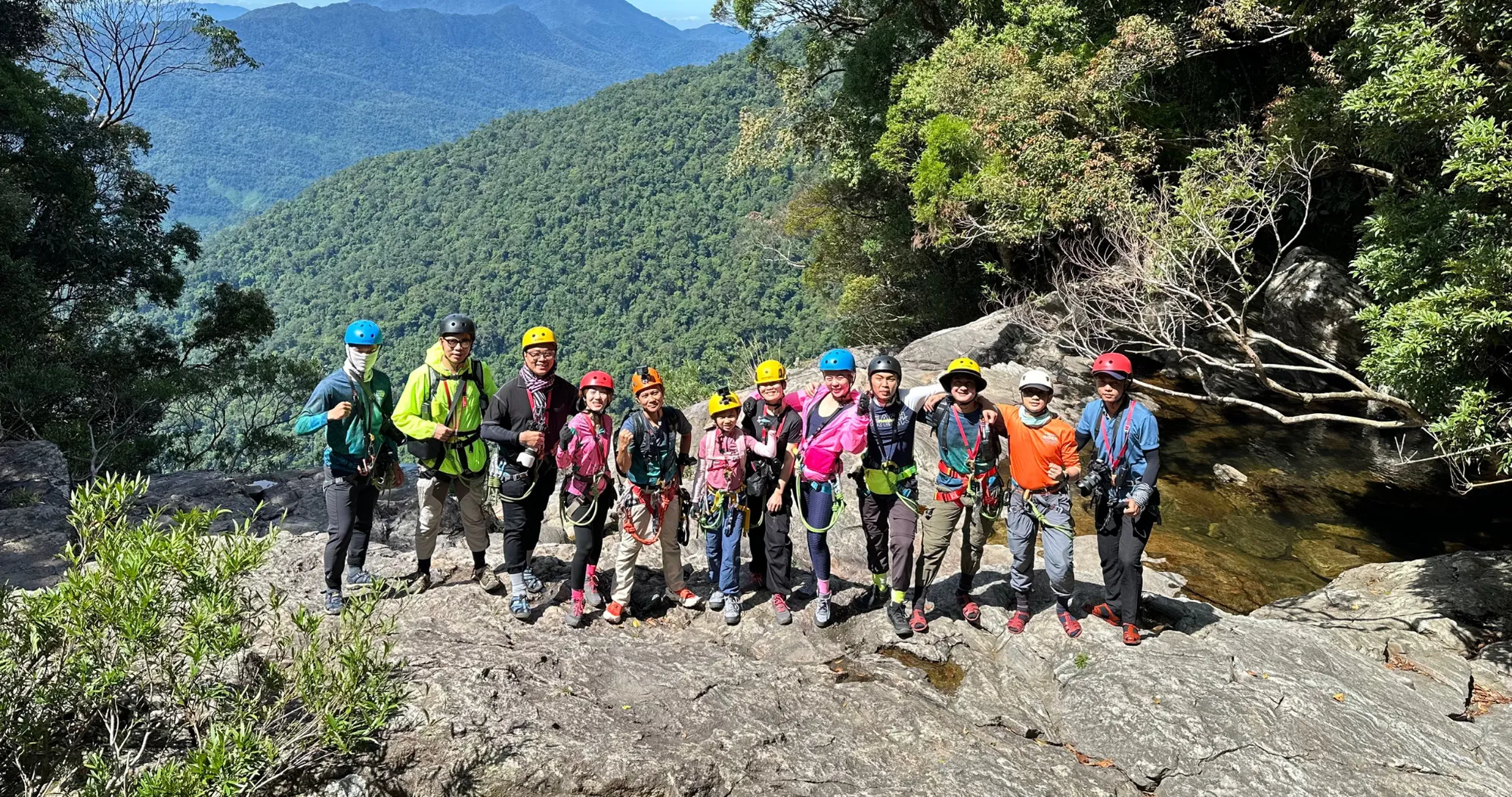 Cô Bé 12 Tuổi Chinh Phục Thác Đỗ Quyên Cùng Cha Con Vạn Dặm - Ảnh 5.