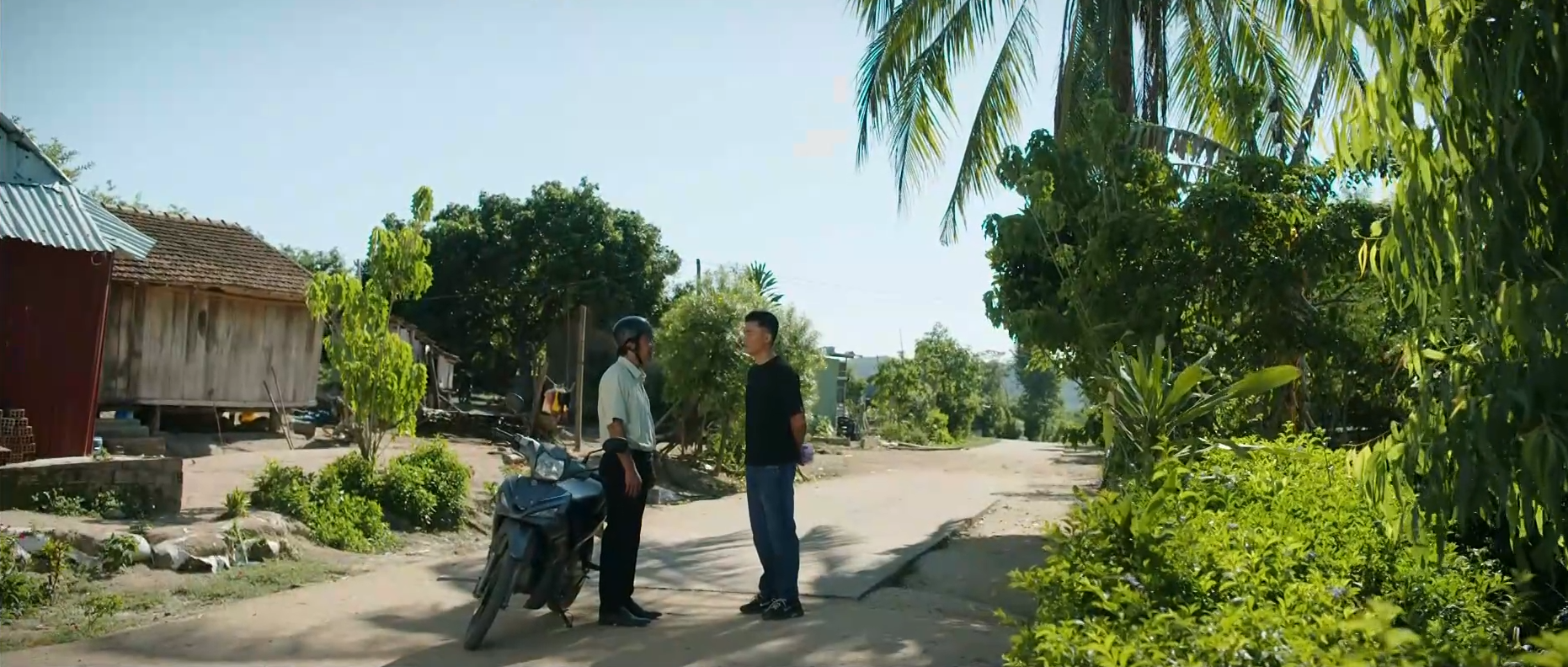 Trời Cao Nguyên Xanh - Tập 19: Tuấn Và Y Liên Hóa Giải Hiểu Lầm, Ông Lok Lộ Rõ Mưu Đồ Dùng Tiền Thao Túng Người Dân- Ảnh 4.