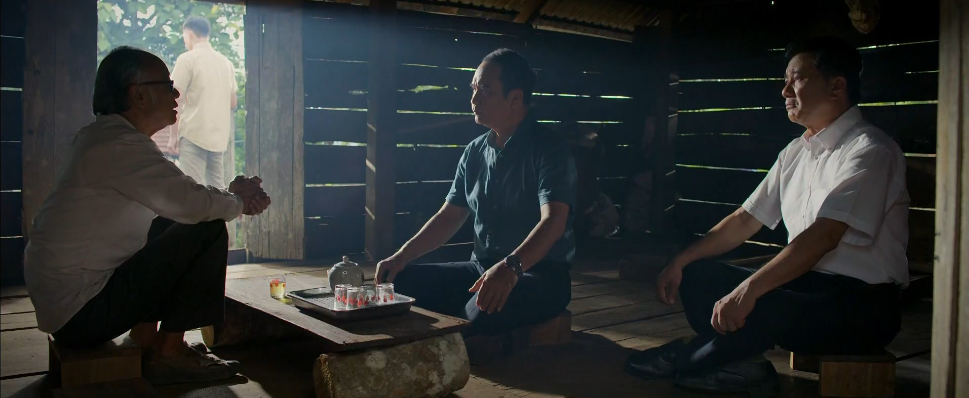 Trời Cao Nguyên Xanh - Tập 19: Tuấn Và Y Liên Hóa Giải Hiểu Lầm, Ông Lok Lộ Rõ Mưu Đồ Dùng Tiền Thao Túng Người Dân- Ảnh 6.