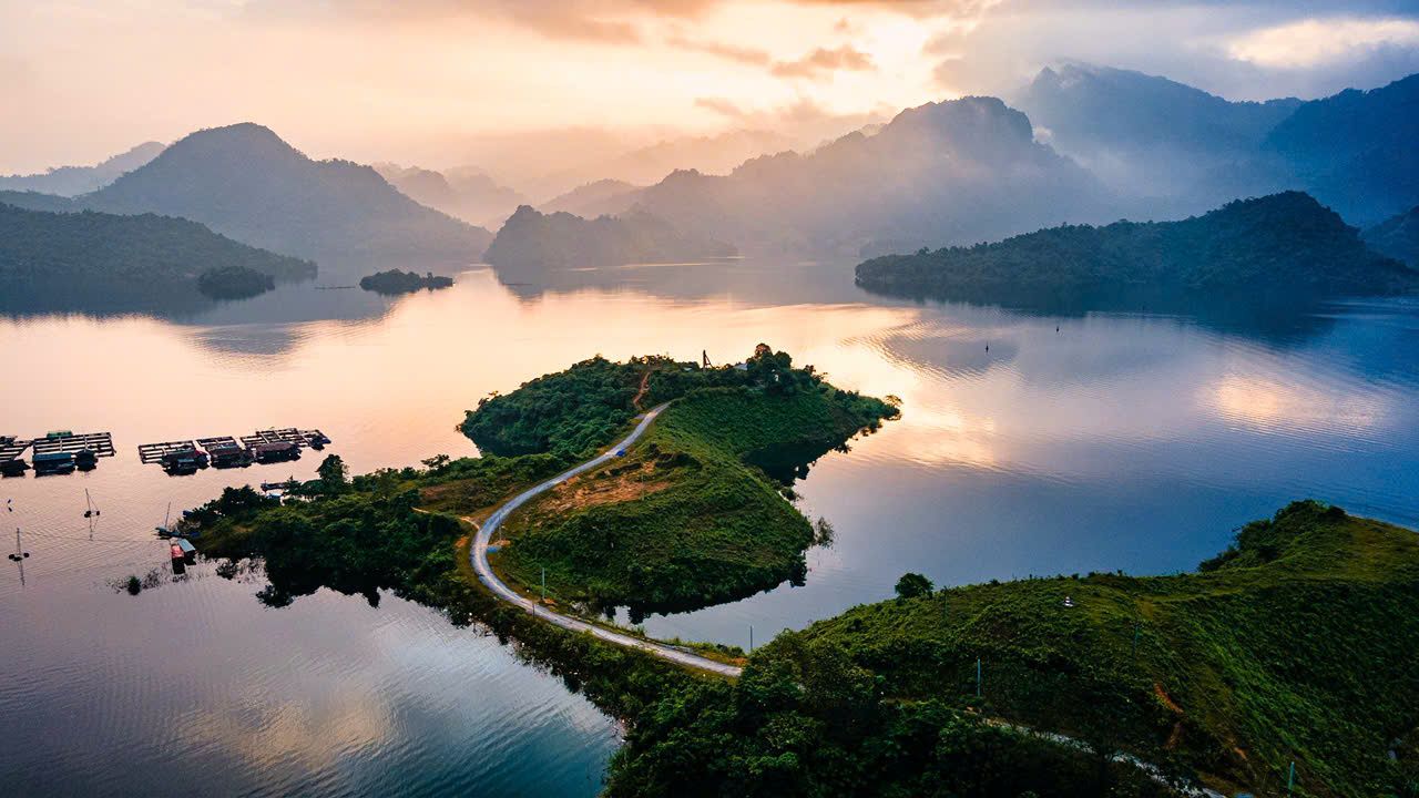 Chương trình nghệ thuật thực cảnh 'Long mạch Nà Hang' đưa khán giả nhập vai- Ảnh 1.