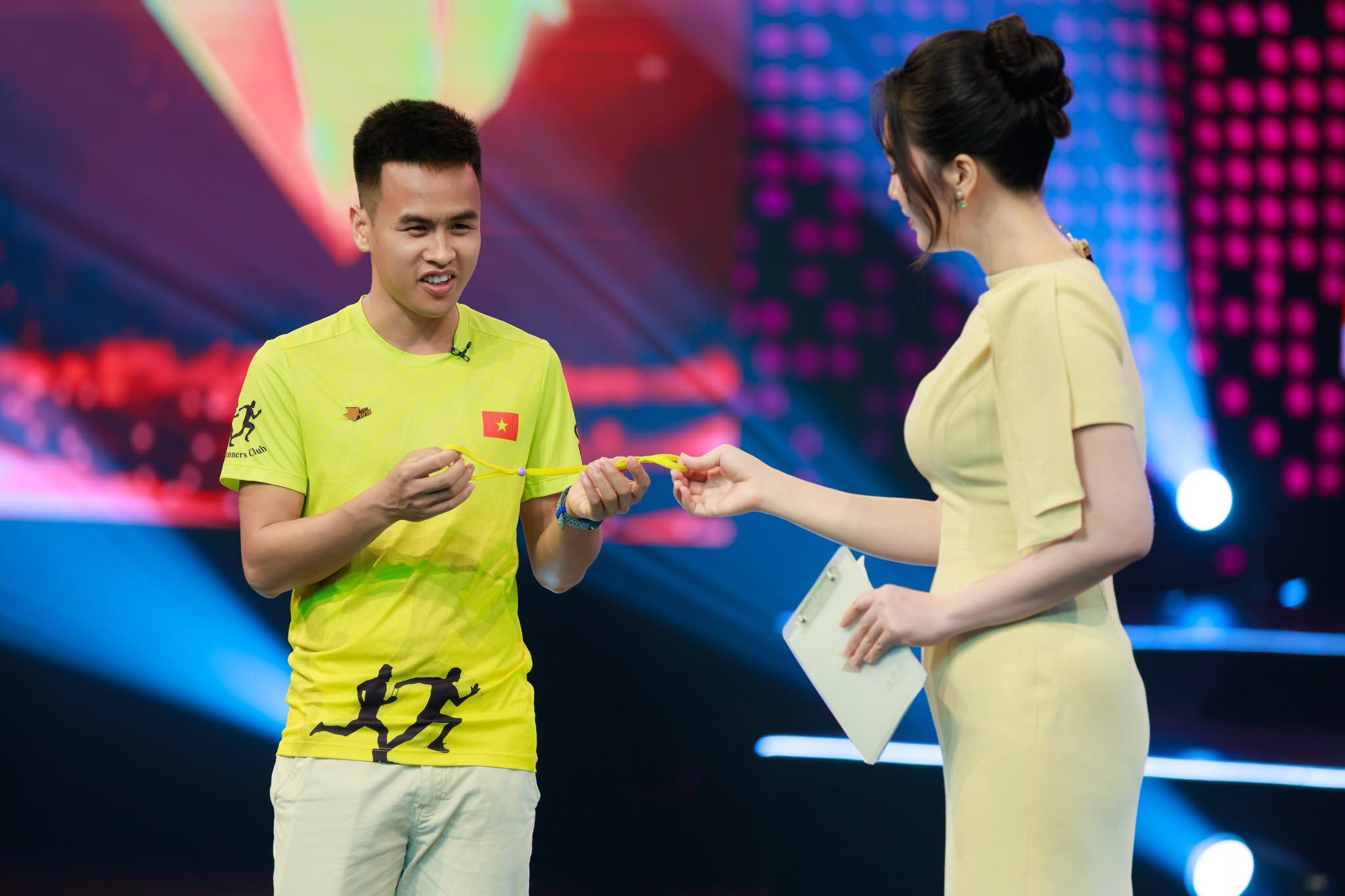 Việc tử tế tháng 8: Những người bước qua bóng tối để thắp sáng hy vọng cho cộng đồng- Ảnh 1.