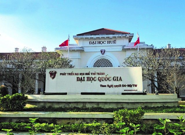 Đại học Huế công bố điểm chuẩn 2026: Sư phạm Tiếng Anh dẫn đầu với 27,77 điểm - Ảnh 3.