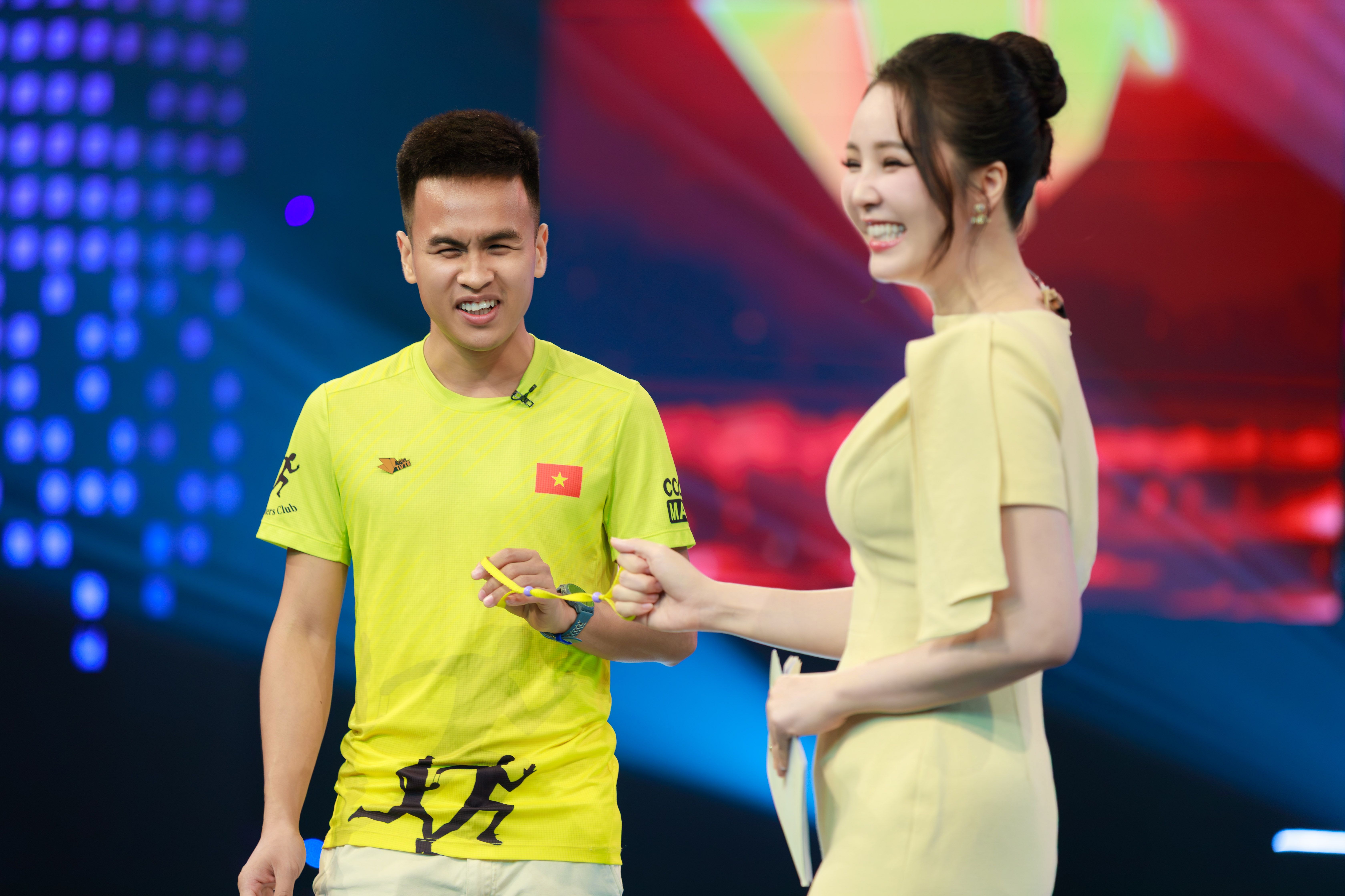 Việc Tử Tế Tháng 8: Câu Chuyện Về Những Con Người Không Chịu Đầu Hàng “Bóng Tối” - Ảnh 2.