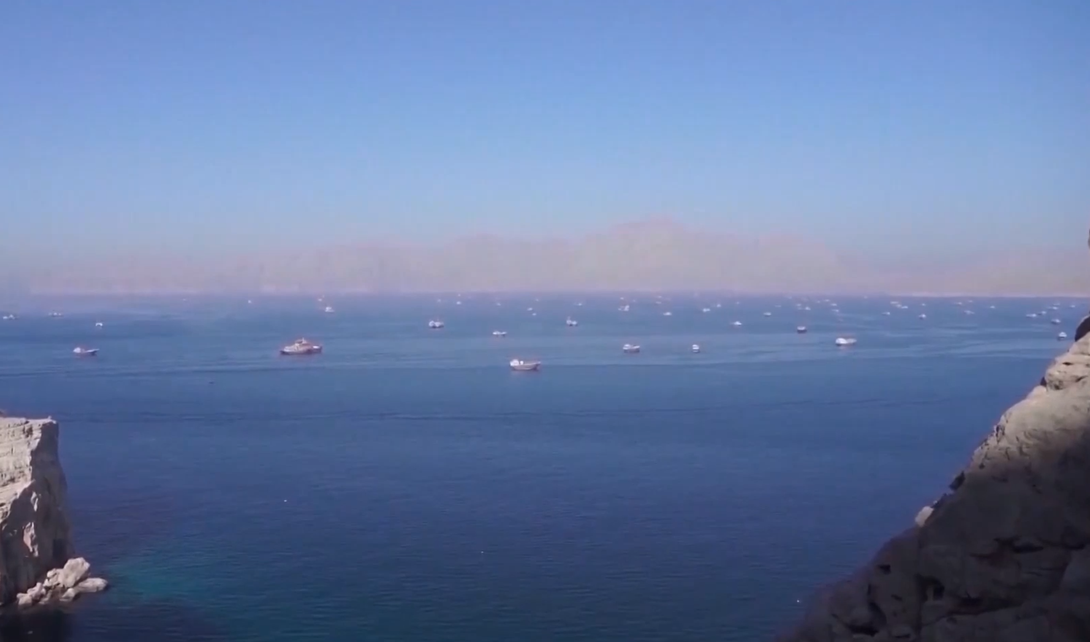 Os EUA enviam 20 navios de guerra para o Oriente Médio - Foto 1.